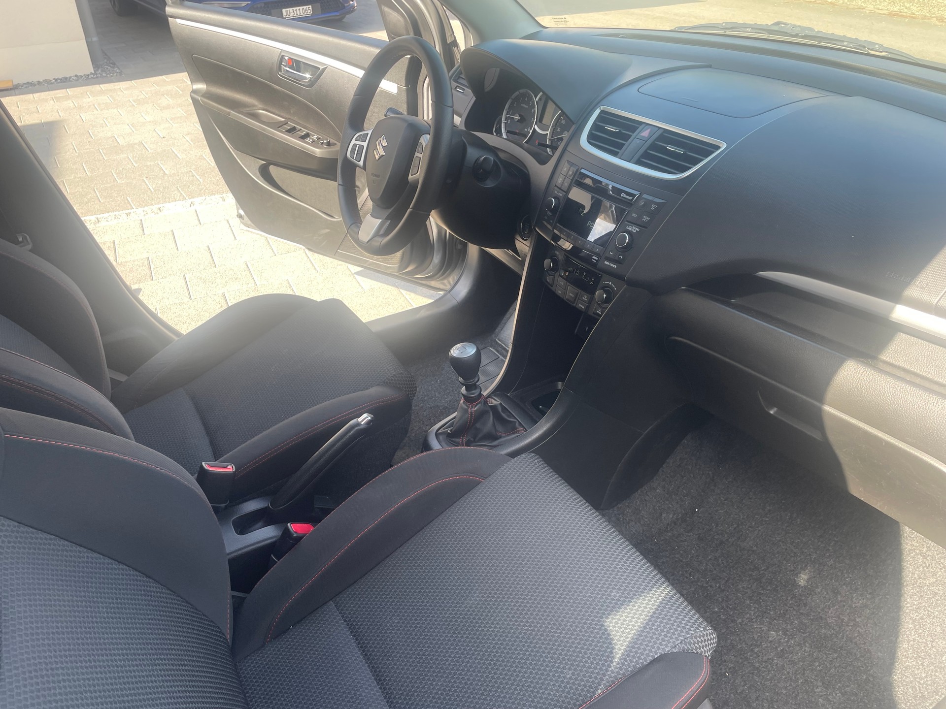 SUZUKI Swift 1.6i 16V Sport-image-9