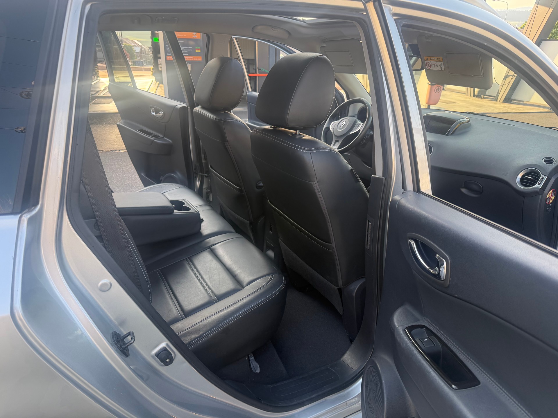 RENAULT Koleos 2.5 Swiss Edition 4x4 Automatic-image-7