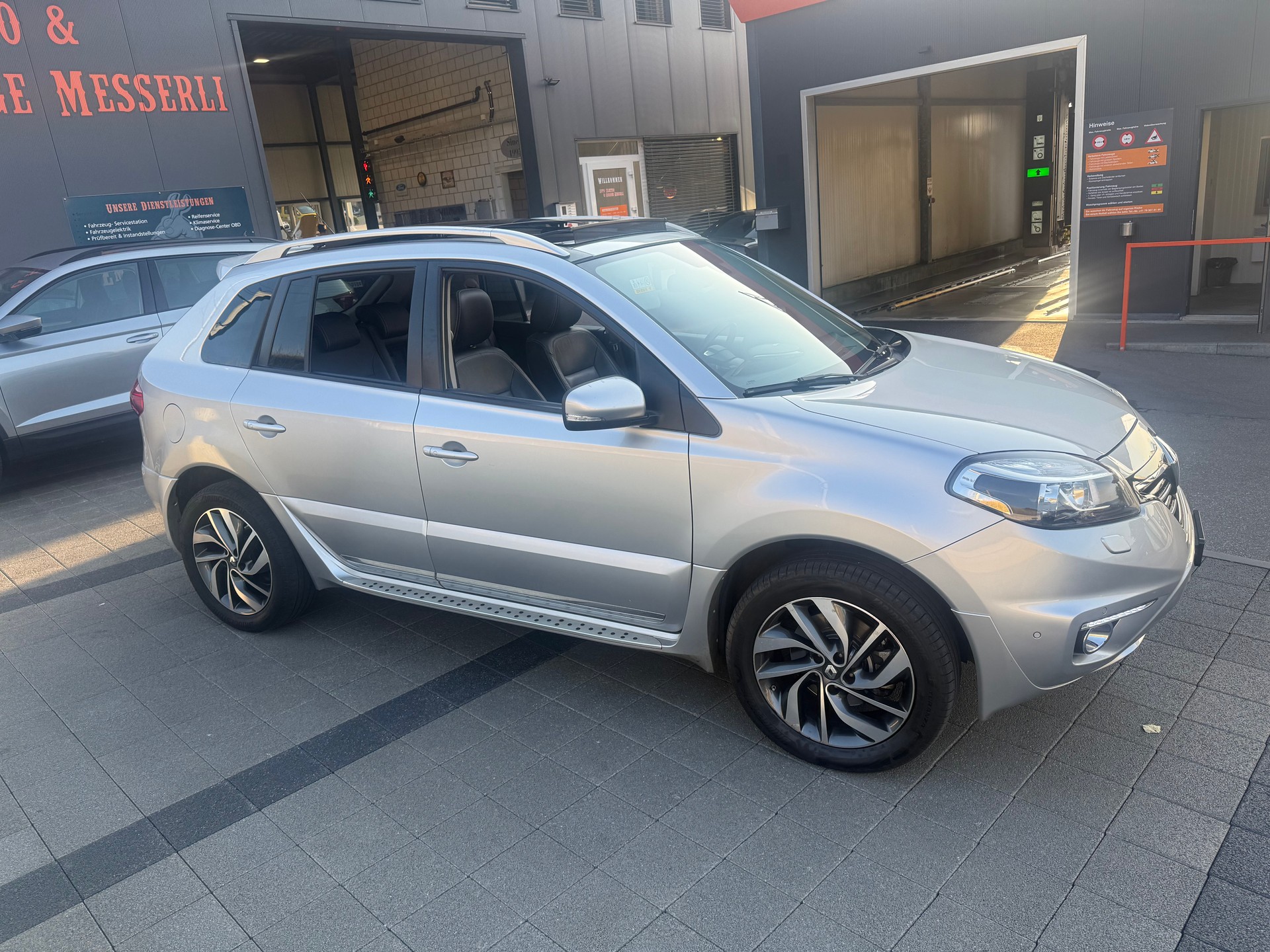 RENAULT Koleos 2.5 Swiss Edition 4x4 Automatic-image-3