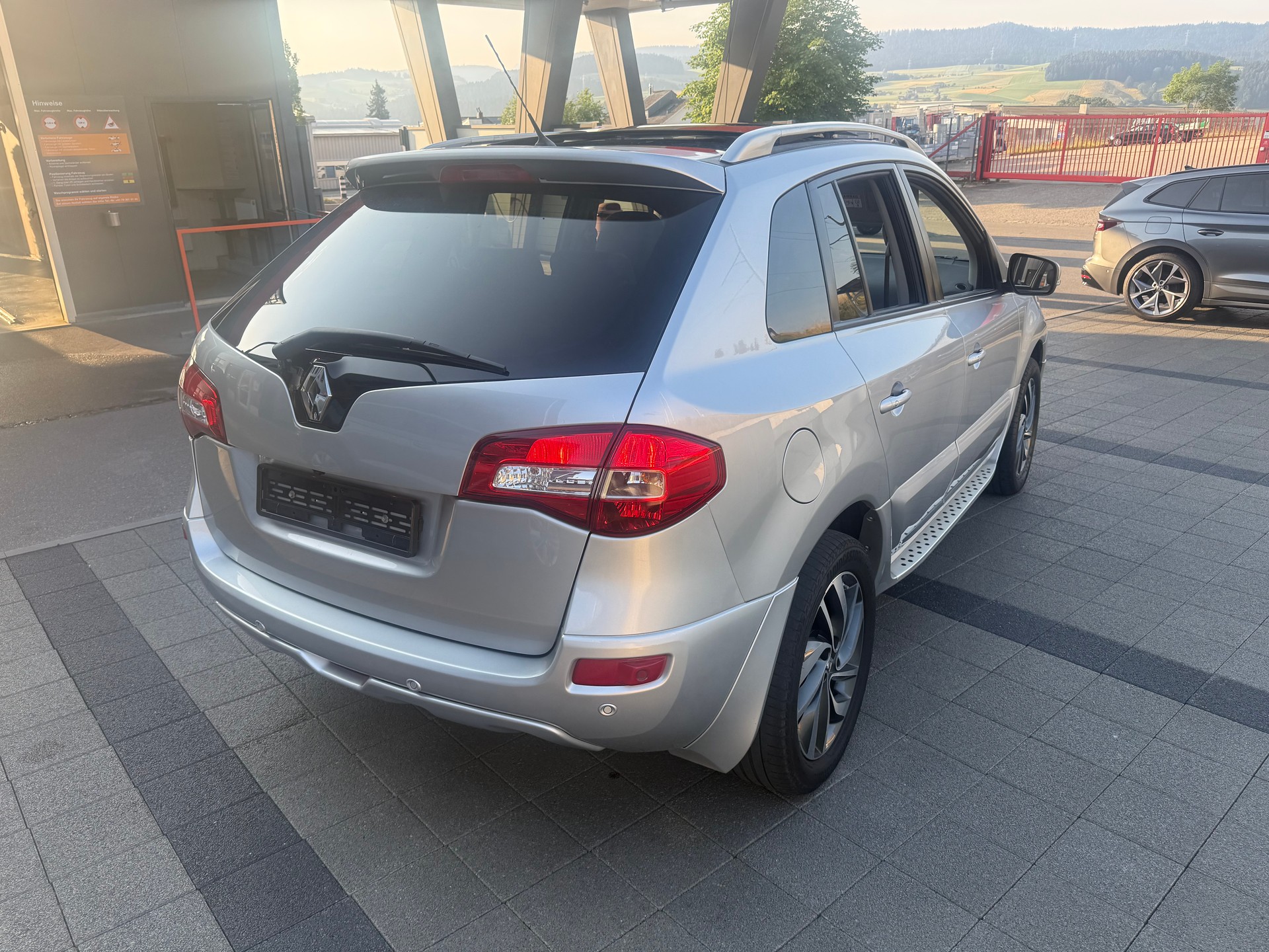 RENAULT Koleos 2.5 Swiss Edition 4x4 Automatic-image-4
