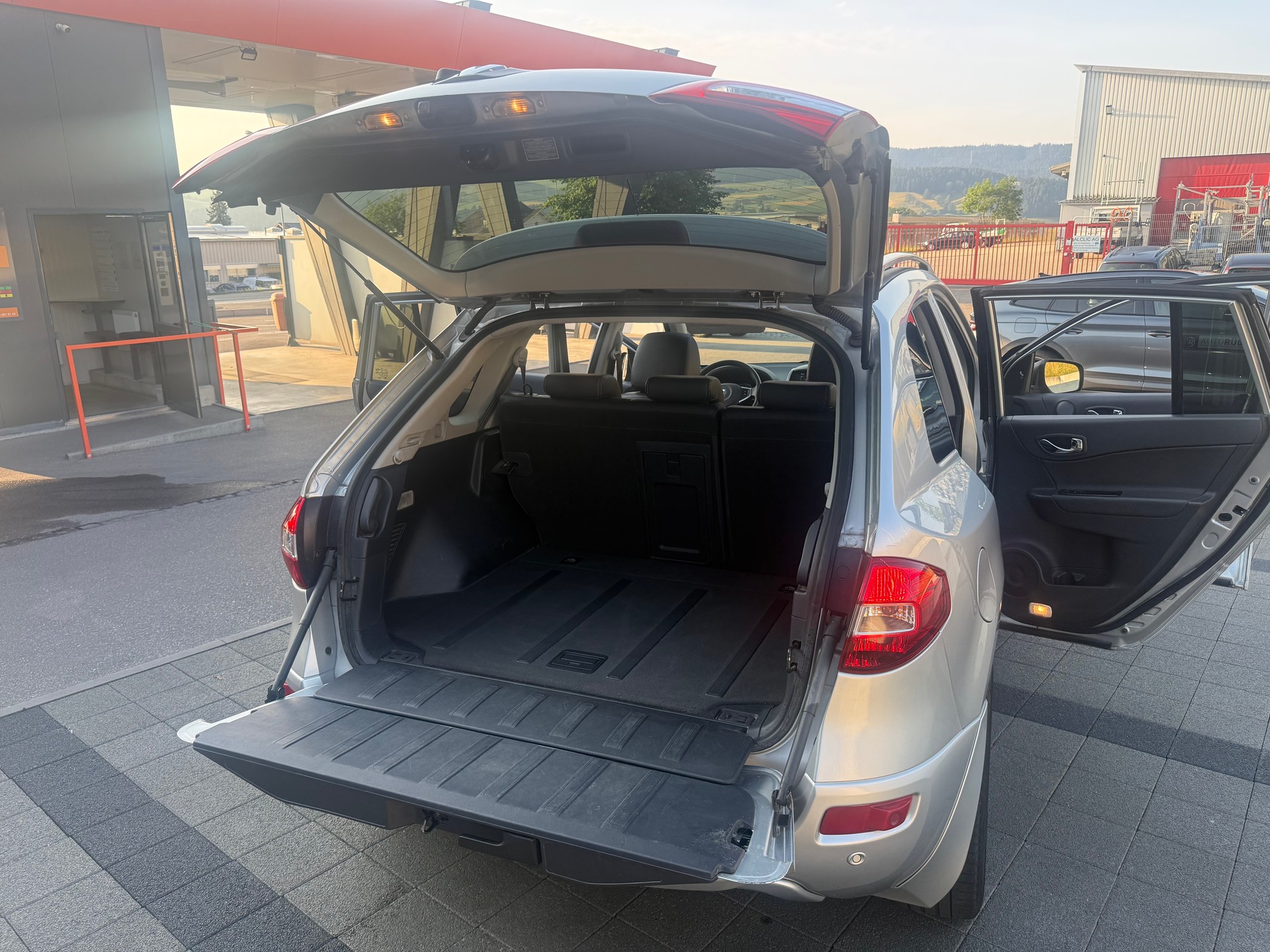 RENAULT Koleos 2.5 Swiss Edition 4x4 Automatic-image-8