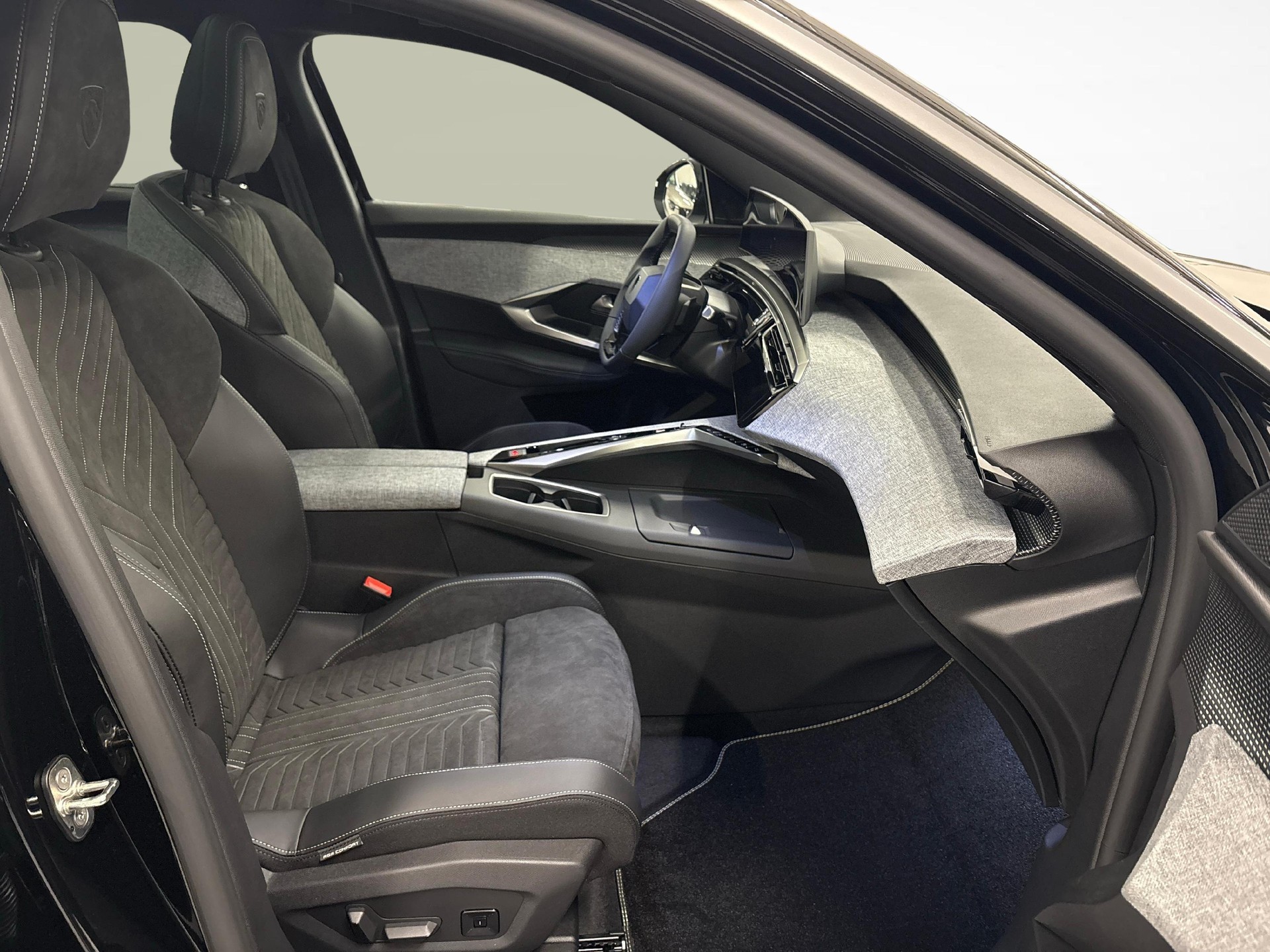 PEUGEOT 5008 e-GT Exclusive AWD-image-11