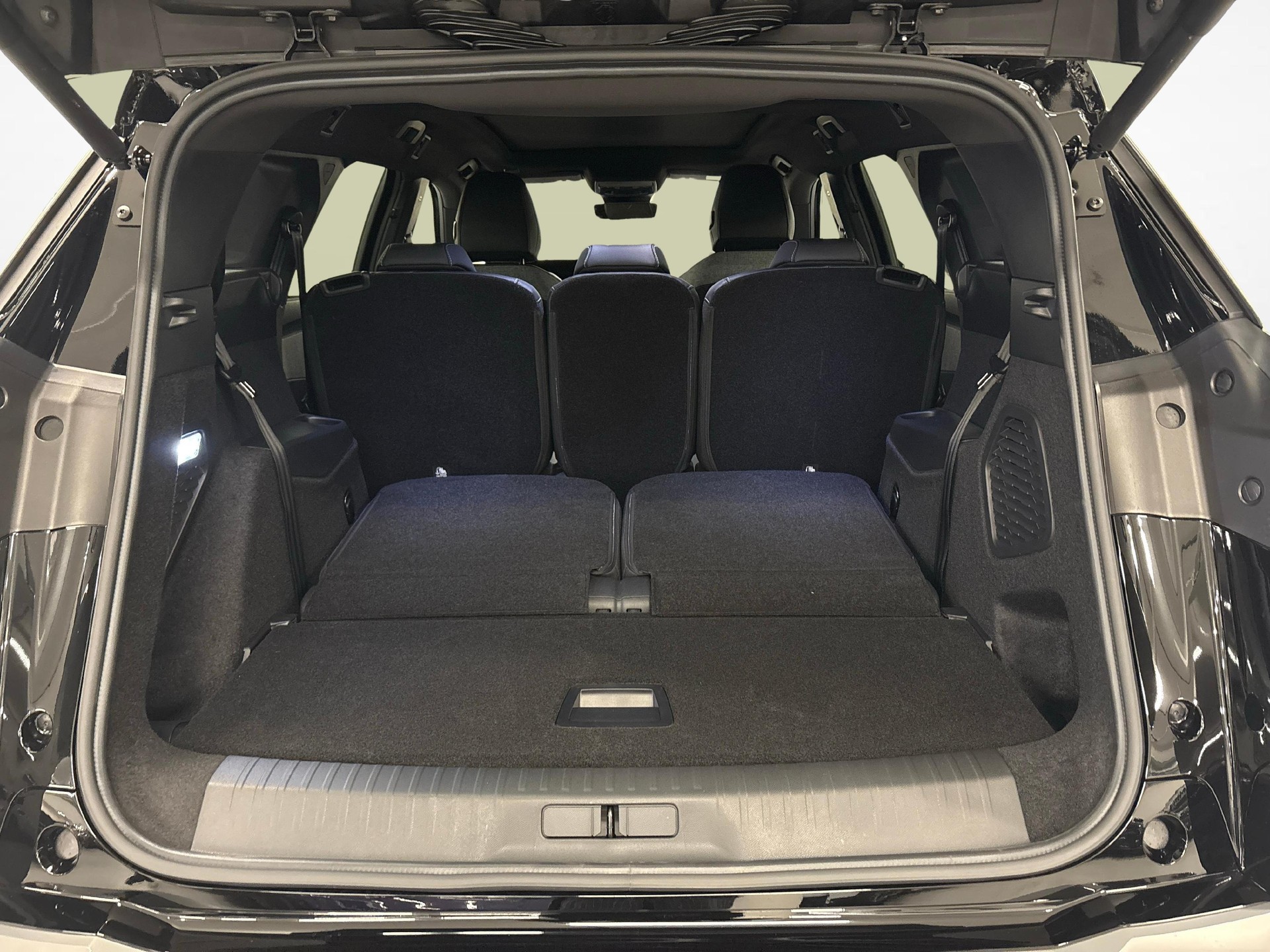 PEUGEOT 5008 e-GT Exclusive AWD-image-14