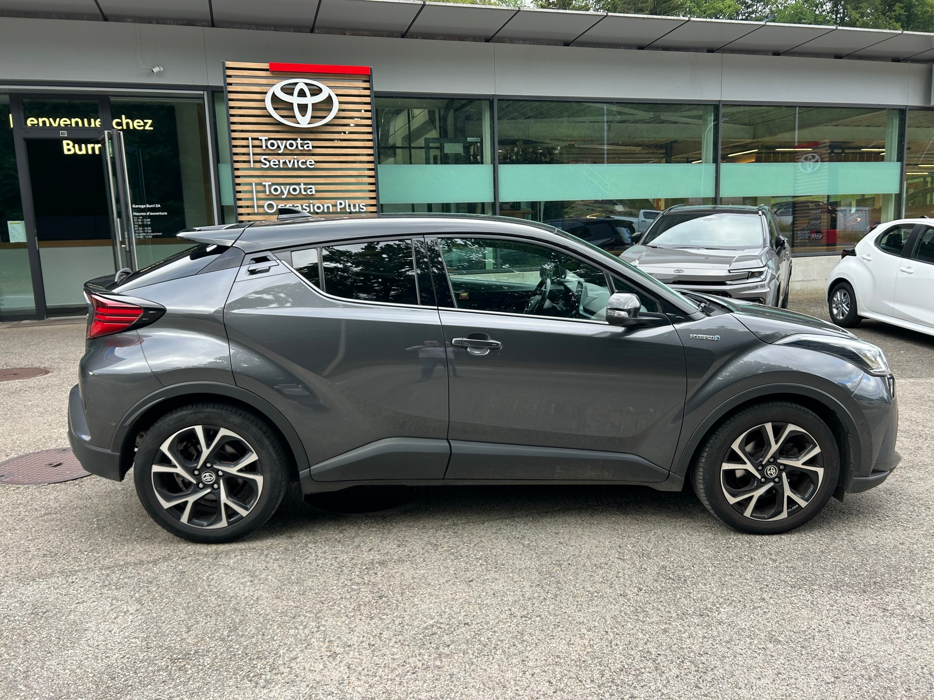 TOYOTA C-HR 2.0 HSD CVT Trend-image-0