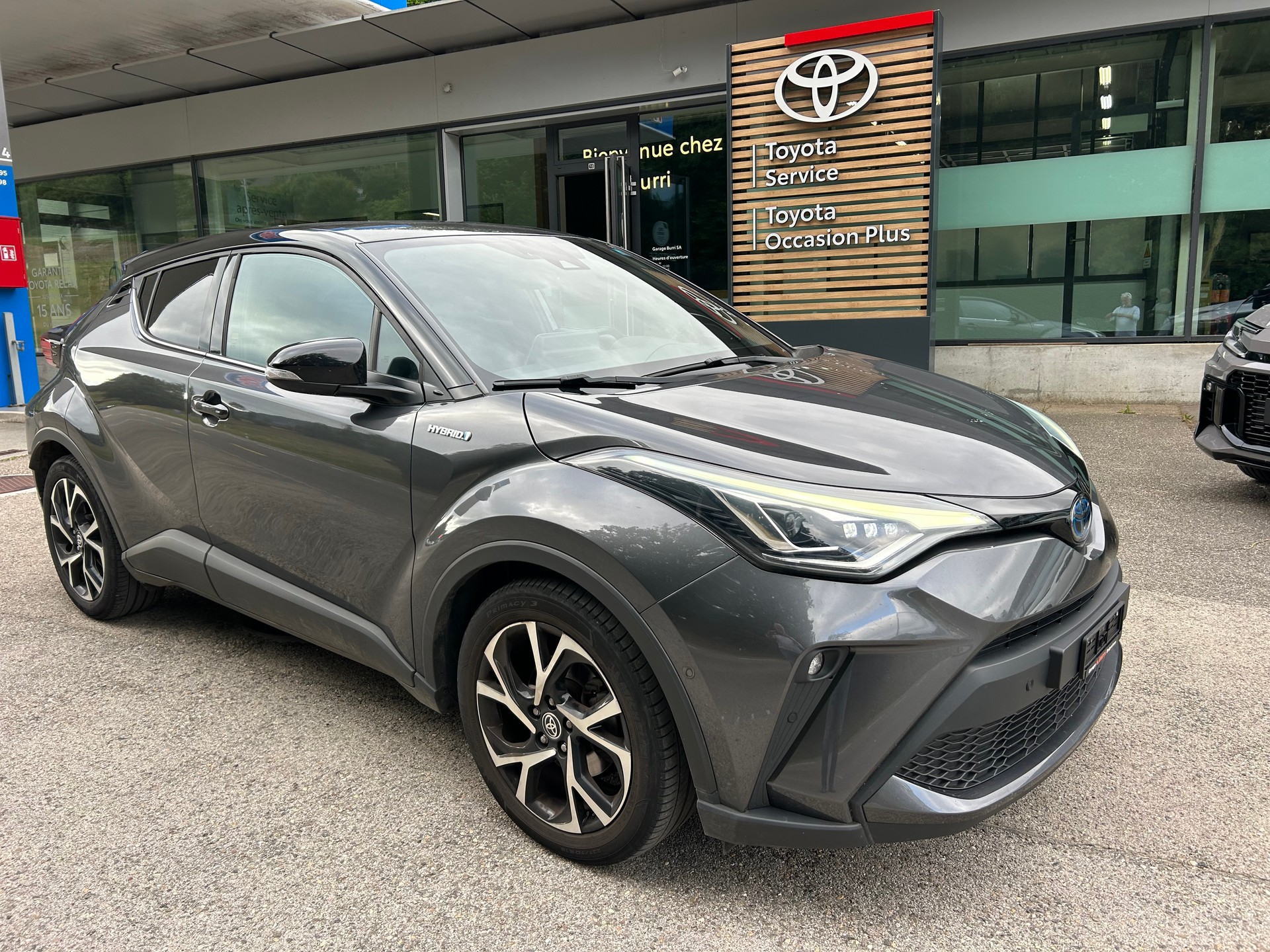 TOYOTA C-HR 2.0 HSD CVT Trend-image-1