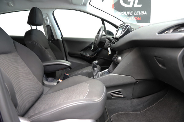 PEUGEOT 208 1.2 PureTech Active-image-8