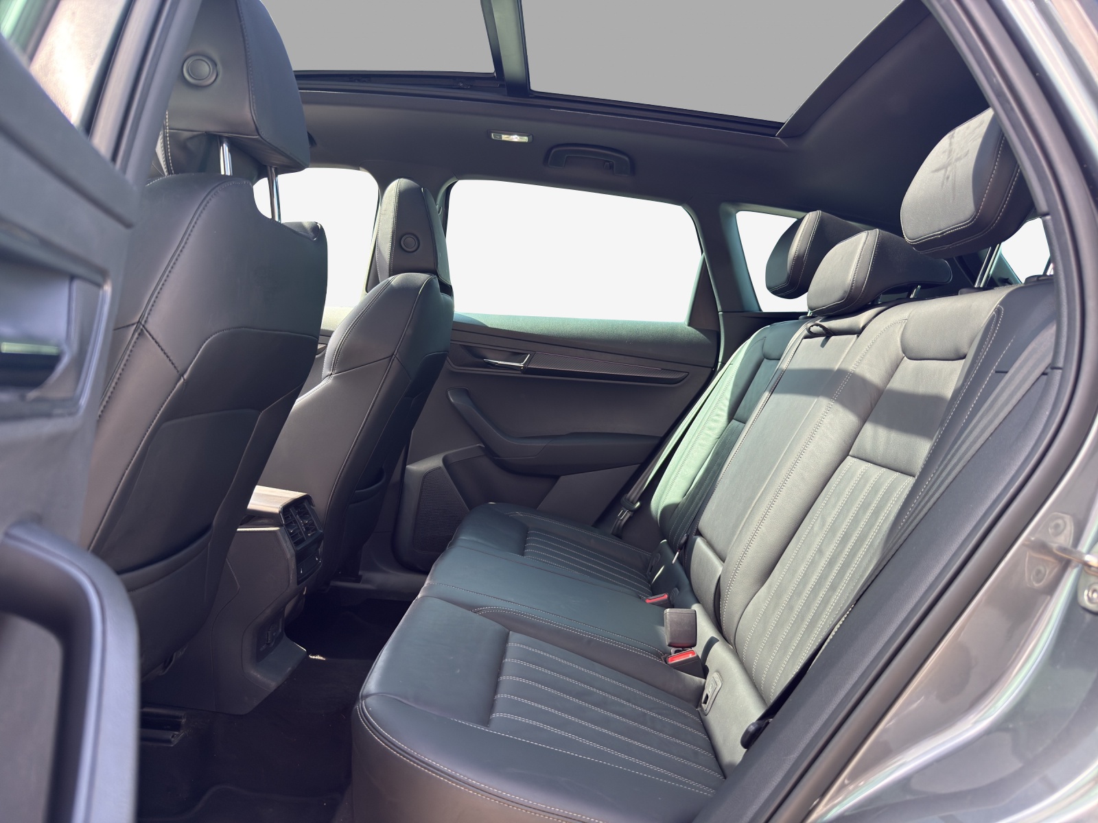 SKODA Karoq 2.0 TSI SportLine 4x4 DSG-image-11
