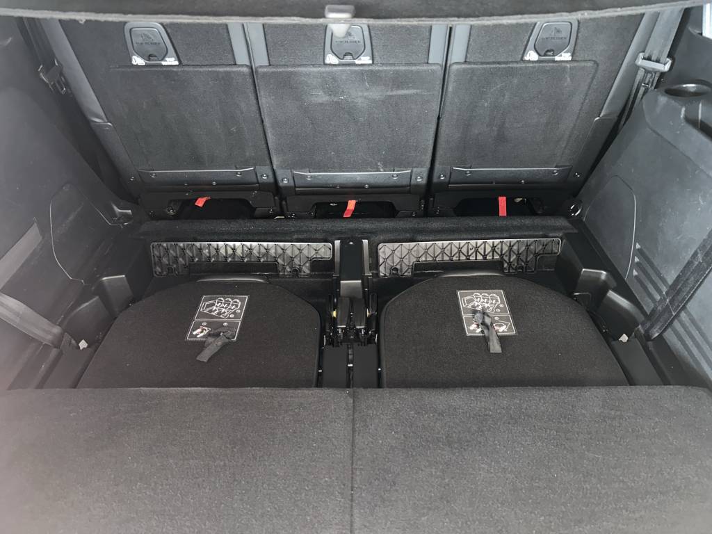PEUGEOT 5008 1.2 Pure Tech Allure EAT8-image-12