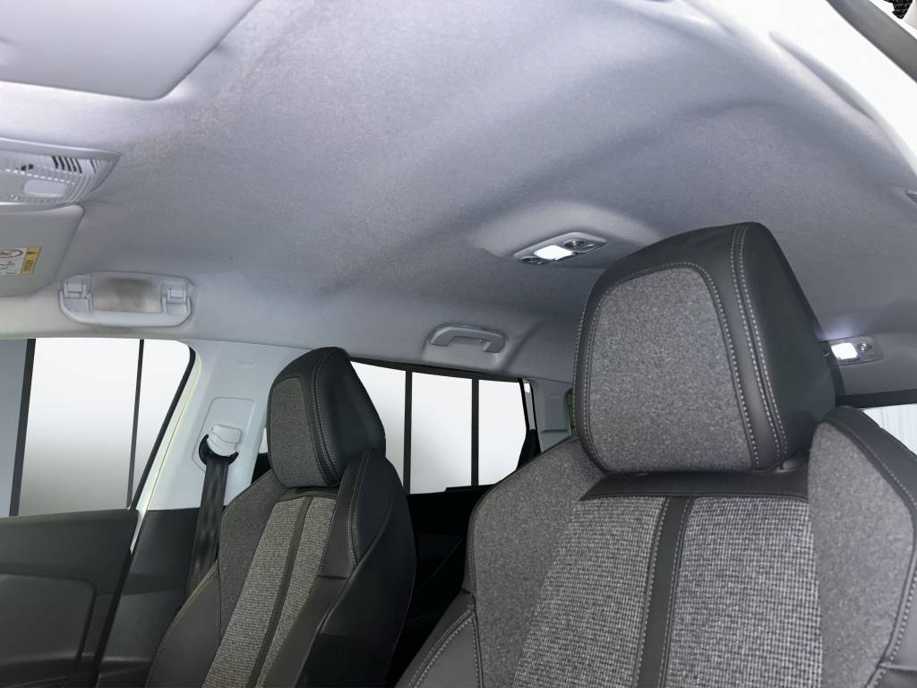 PEUGEOT 5008 1.2 Pure Tech Allure EAT8-image-9