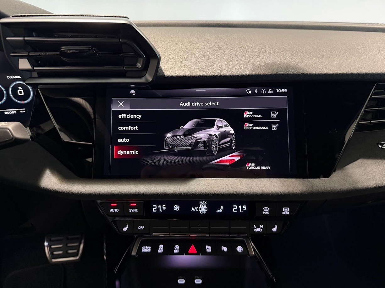 AUDI RS3 Sportback 2.5 TSI quattro S-tronic-image-8