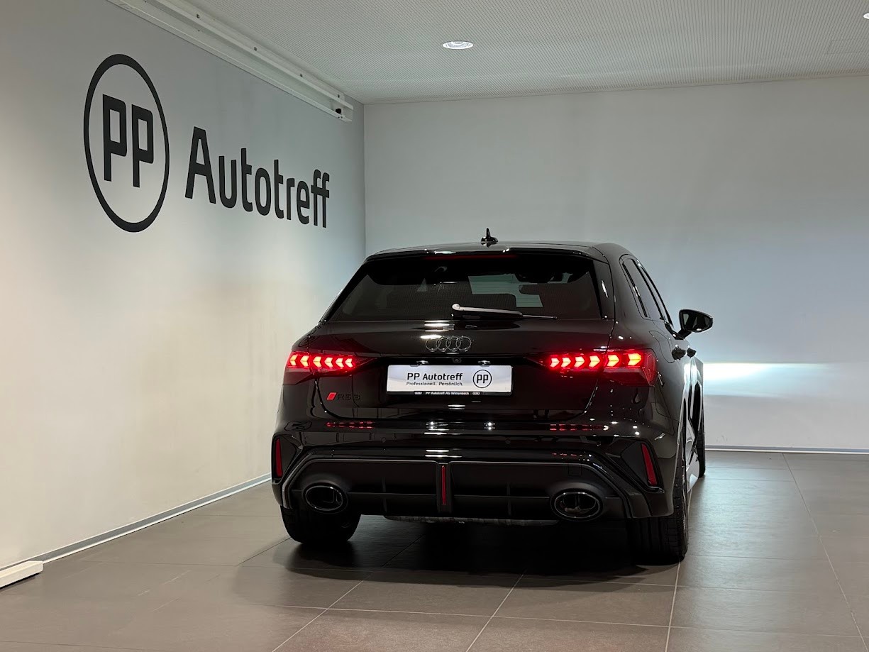 AUDI RS3 Sportback 2.5 TSI quattro S-tronic-image-13