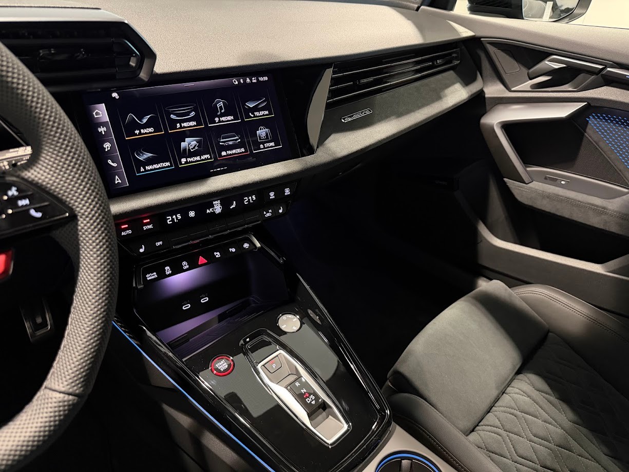 AUDI RS3 Sportback 2.5 TSI quattro S-tronic-image-10