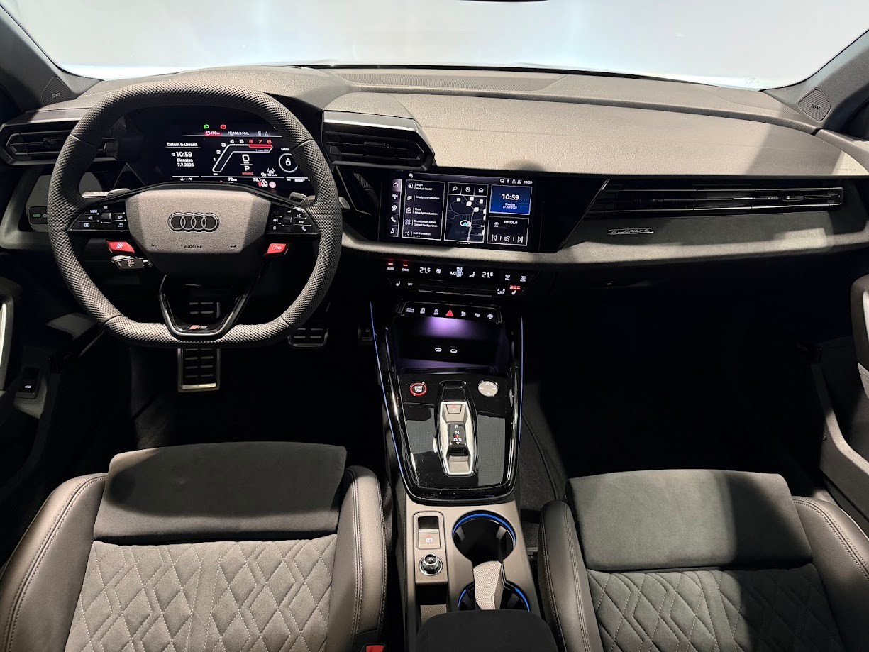 AUDI RS3 Sportback 2.5 TSI quattro S-tronic-image-11