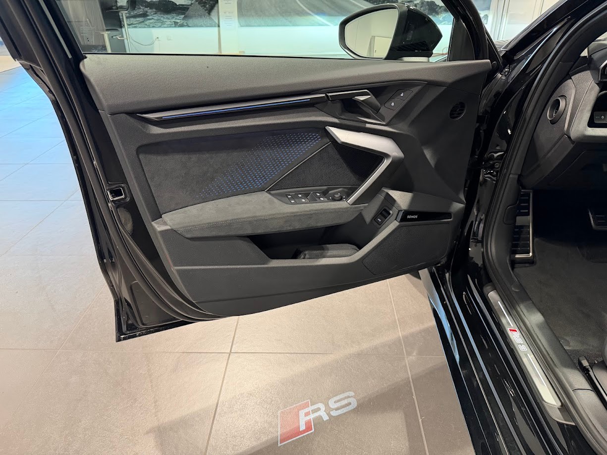 AUDI RS3 Sportback 2.5 TSI quattro S-tronic-image-2