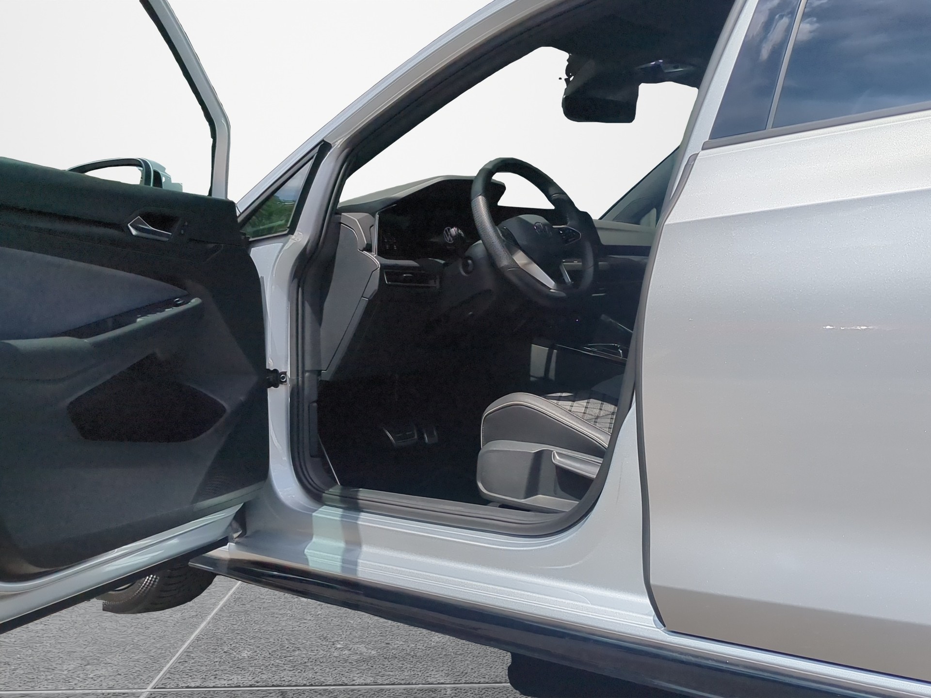 VW Golf Variant 2.0 TSI R-Line DSG 4Motion-image-3