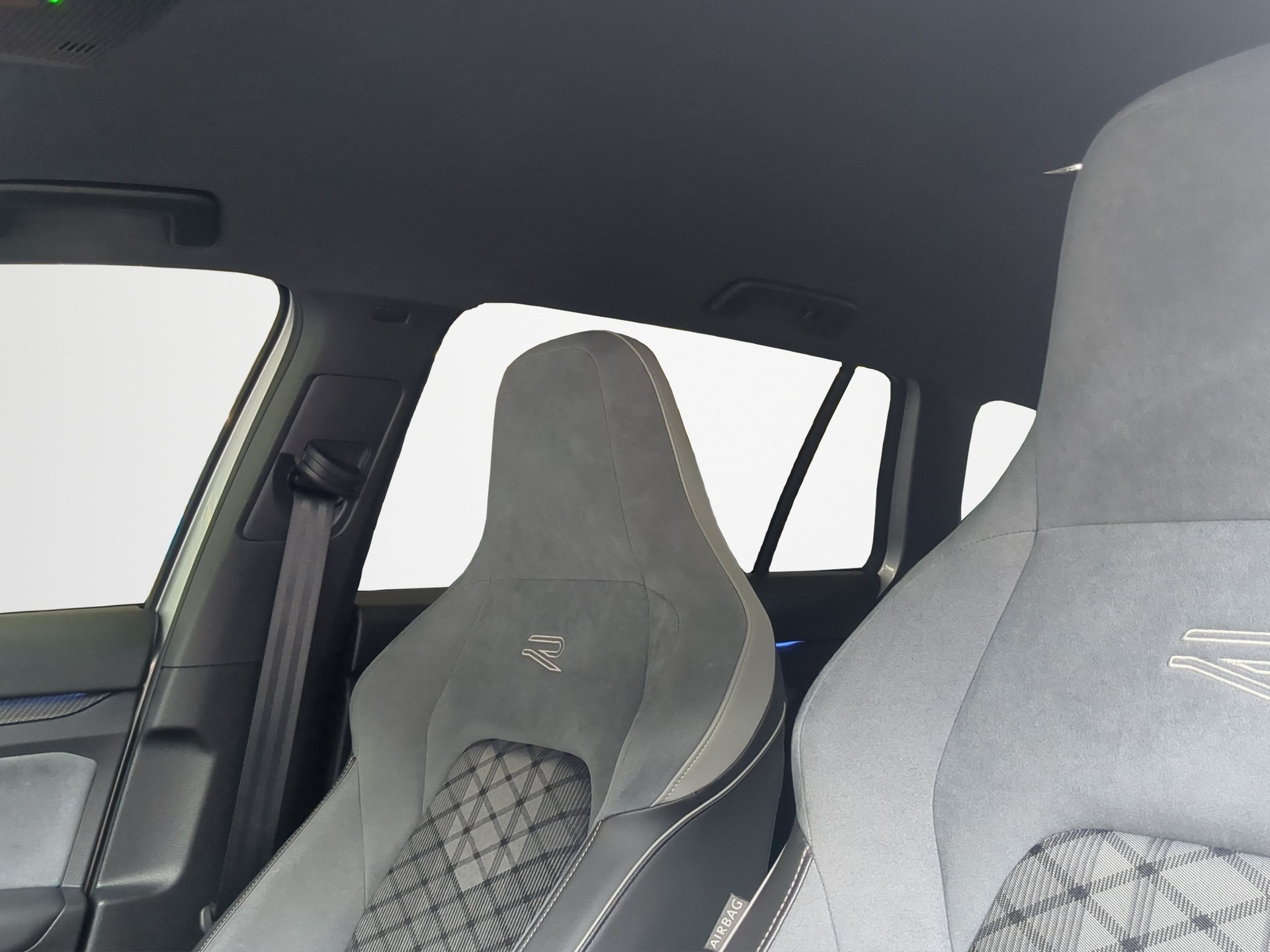 VW Golf Variant 2.0 TSI R-Line DSG 4Motion-image-5