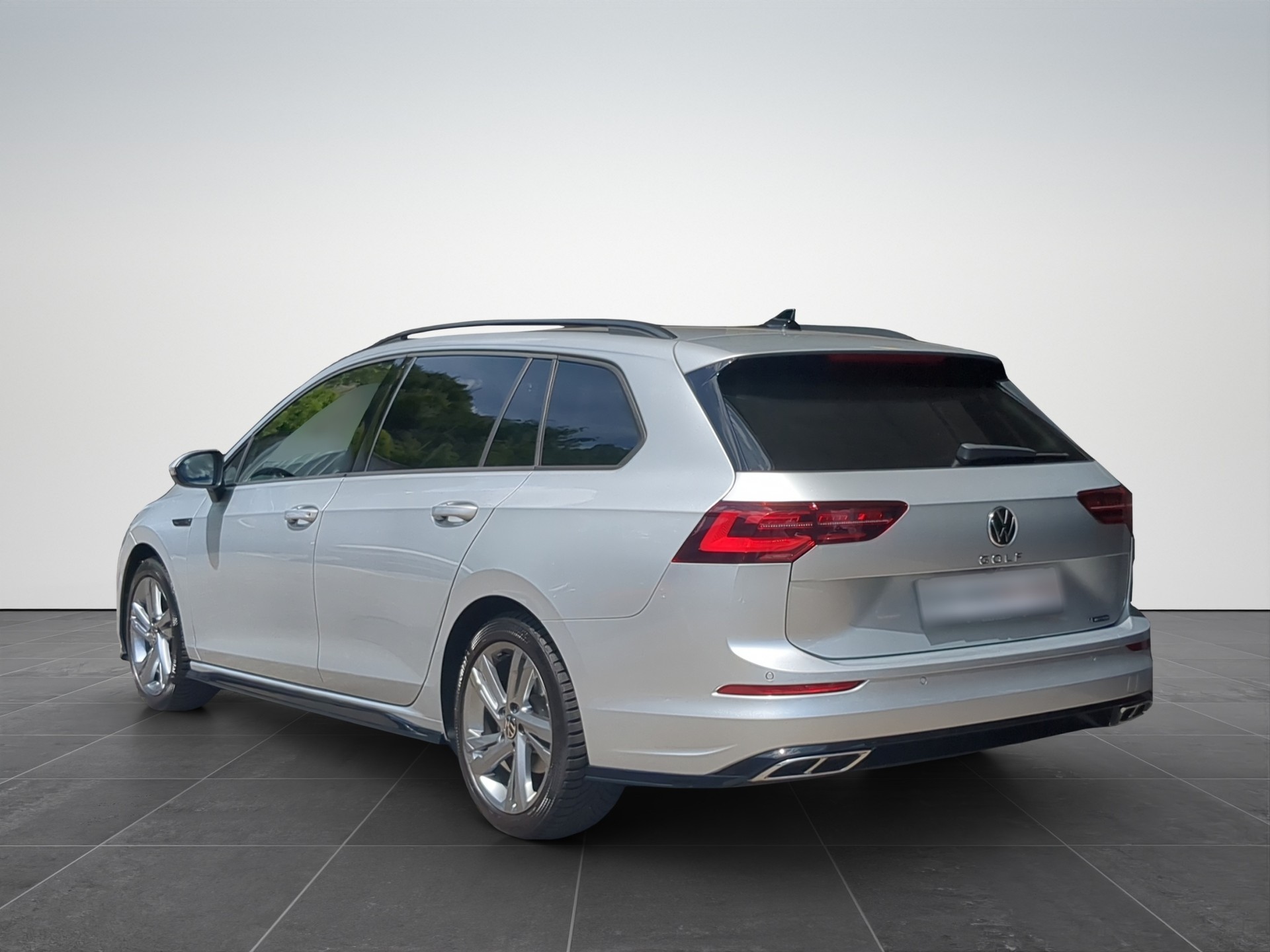 VW Golf Variant 2.0 TSI R-Line DSG 4Motion-image-2