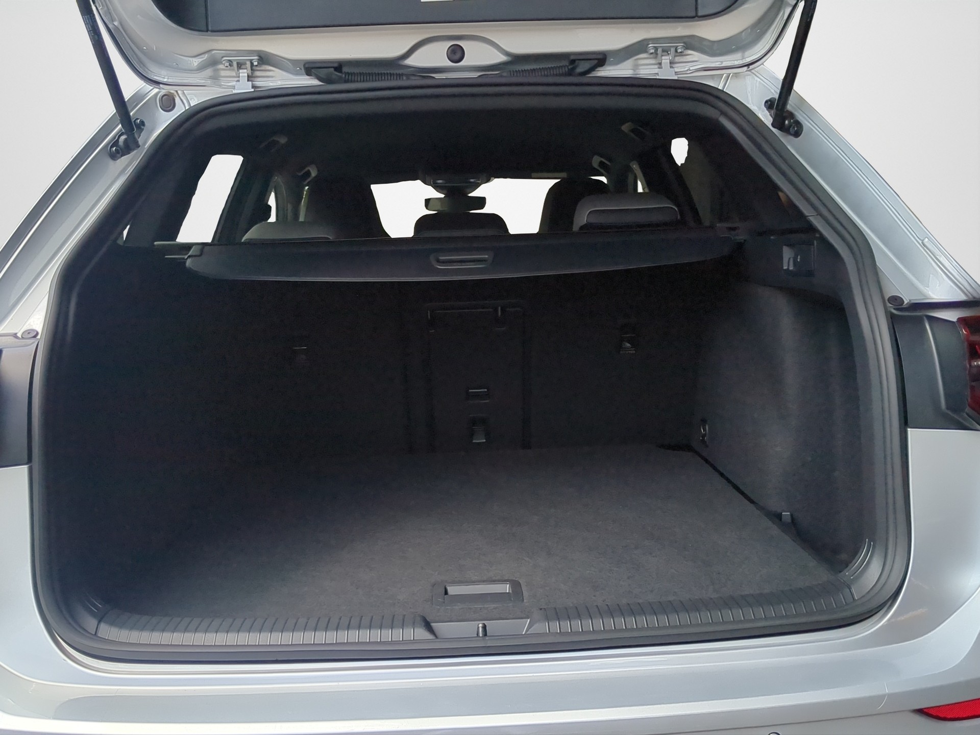 VW Golf Variant 2.0 TSI R-Line DSG 4Motion-image-15