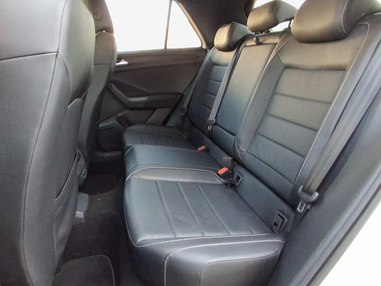 VW T-Roc 2.0 TSI R-Line DSG 4Motion-image-11