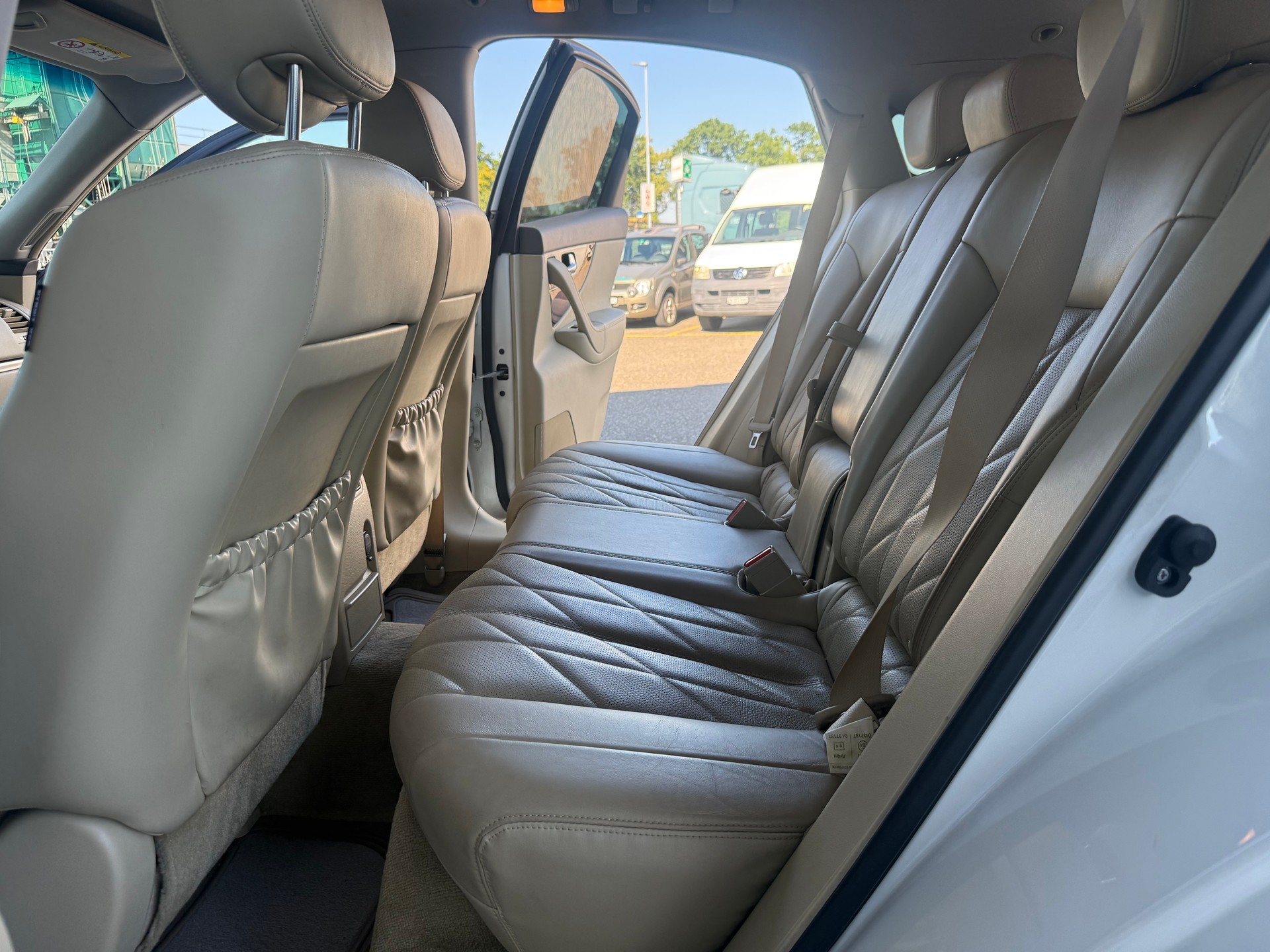 INFINITI QX70 3.0d S Premium AWD Automatic-image-8
