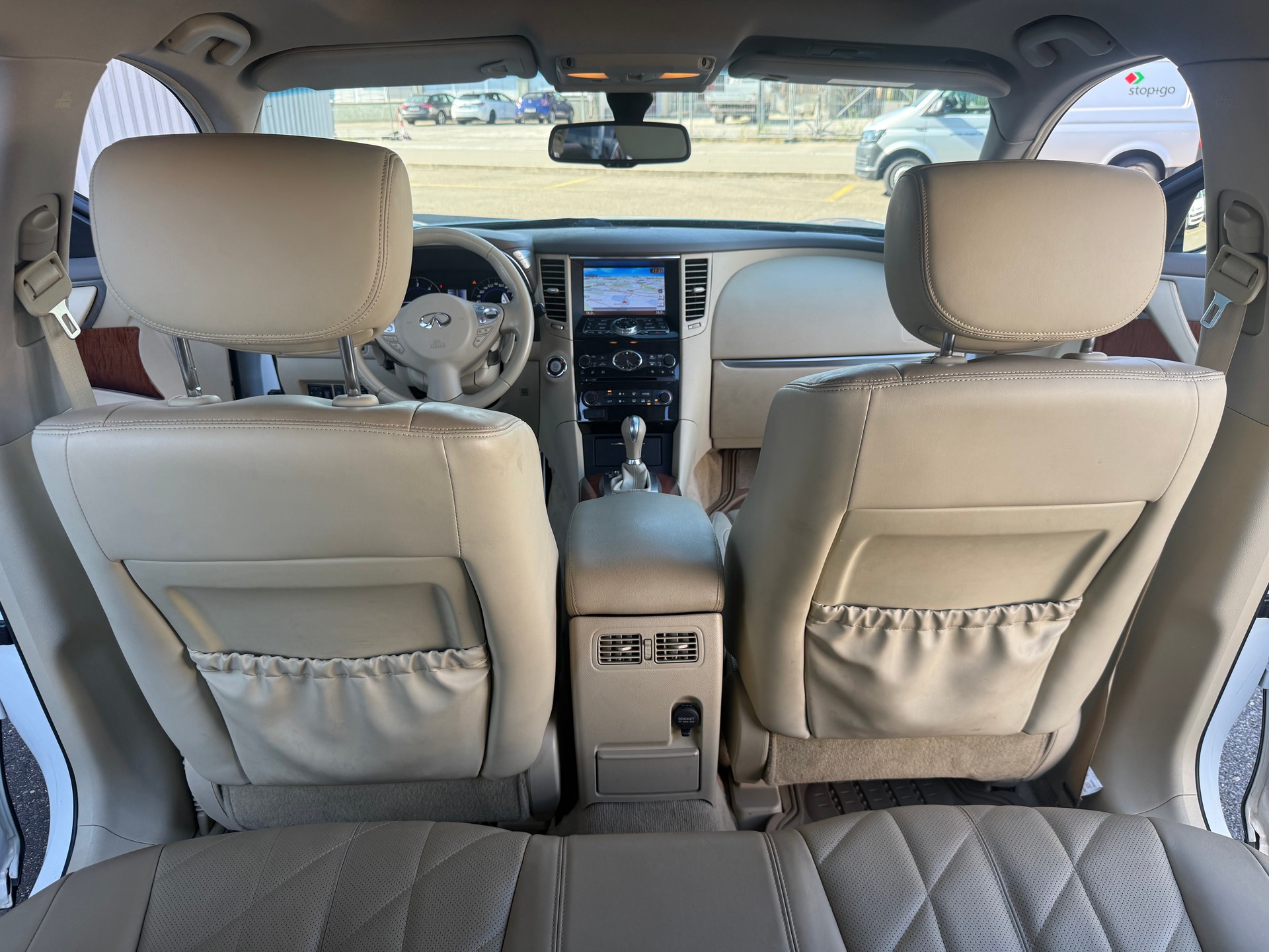 INFINITI QX70 3.0d S Premium AWD Automatic-image-4