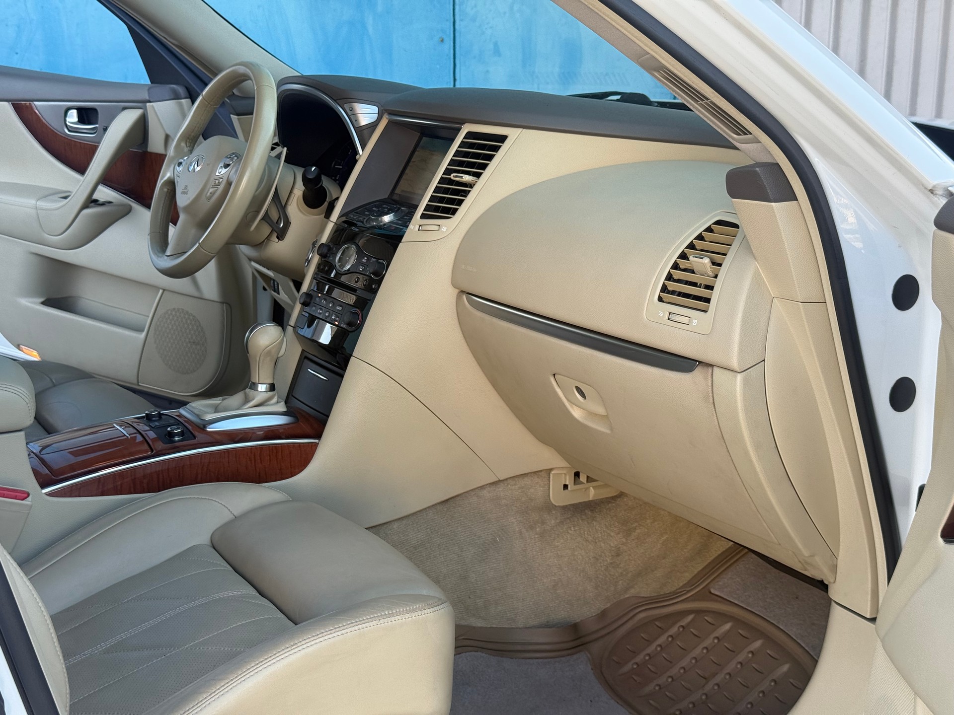 INFINITI QX70 3.0d S Premium AWD Automatic-image-6