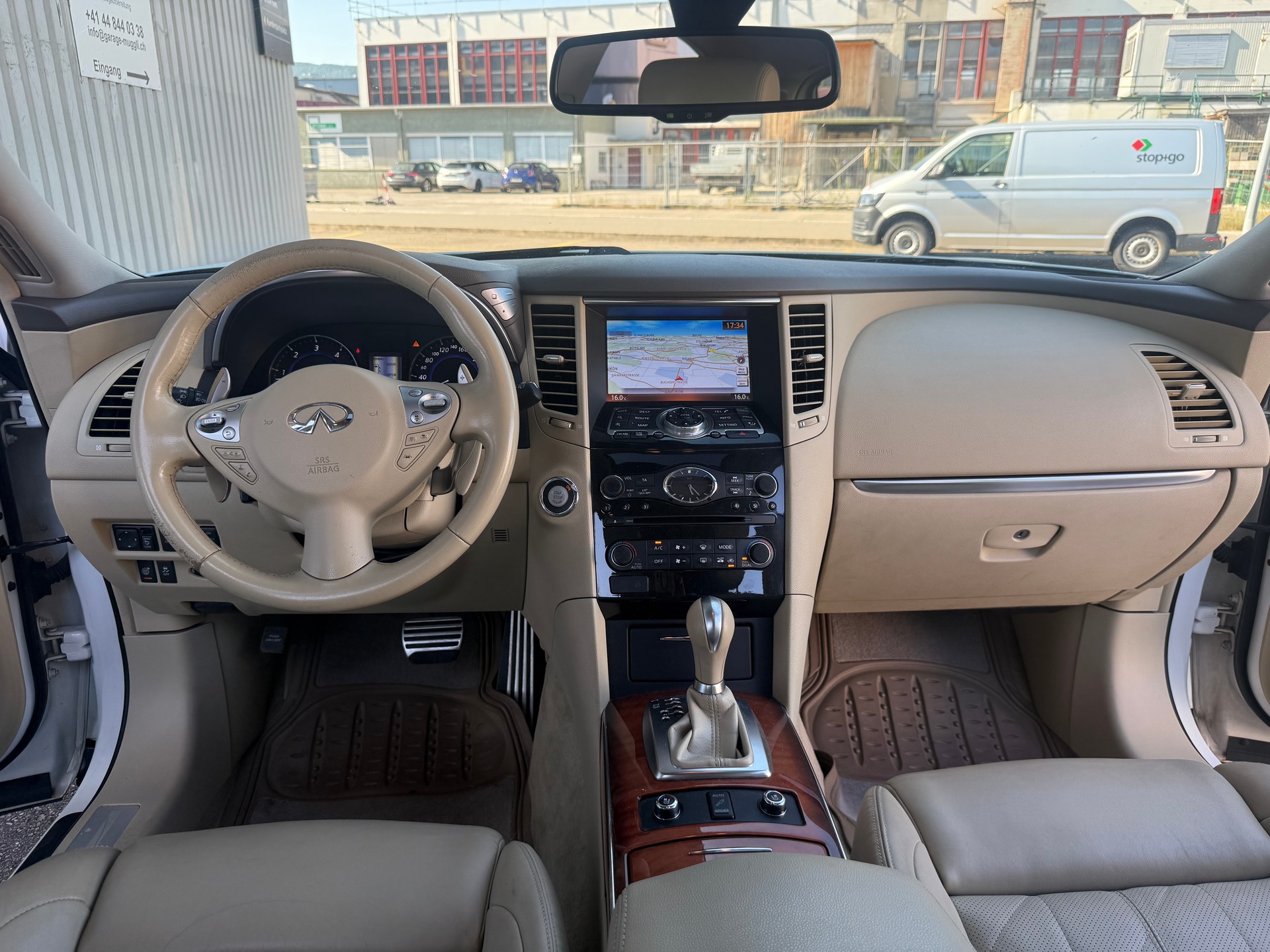 INFINITI QX70 3.0d S Premium AWD Automatic-image-3