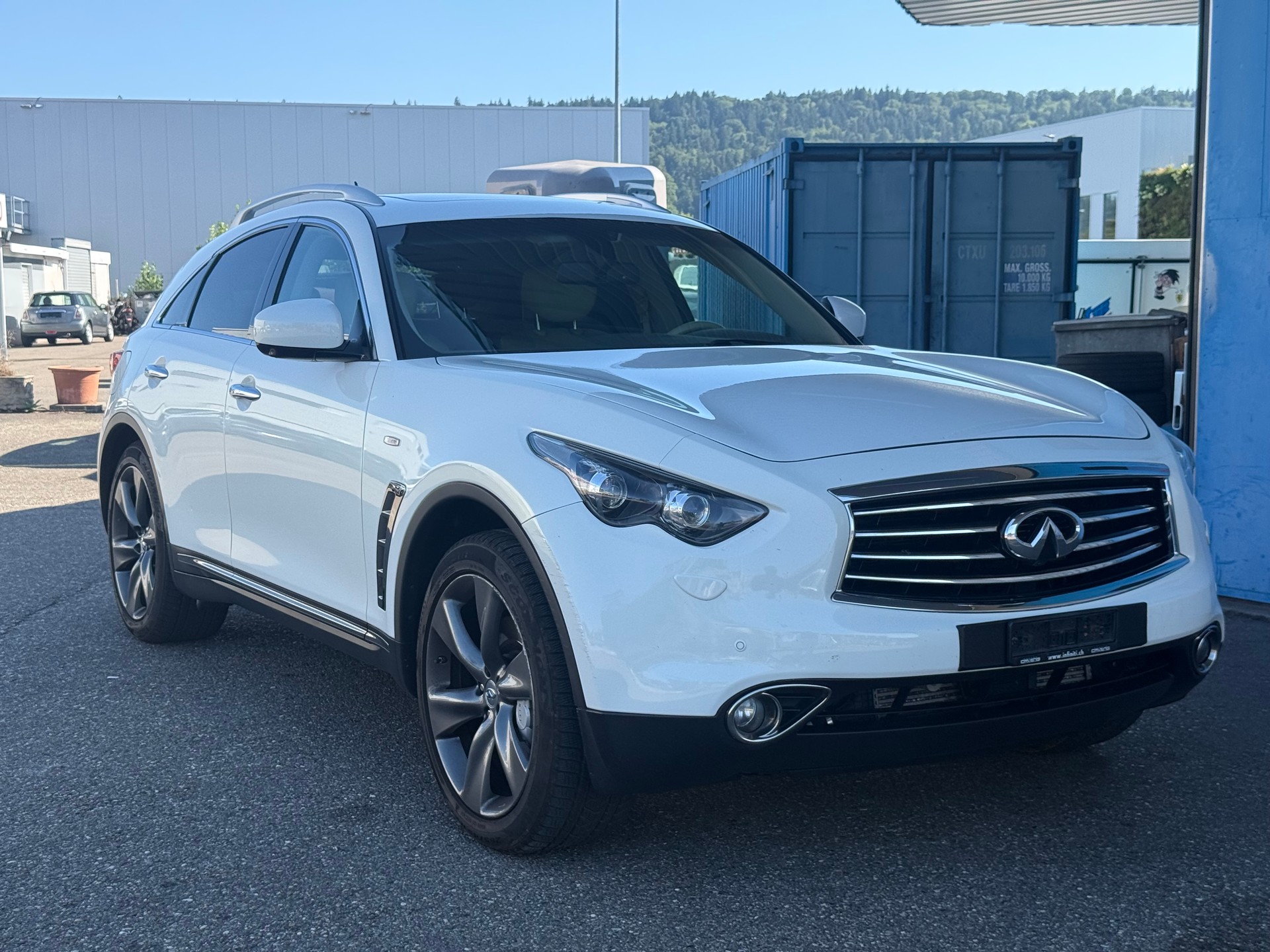INFINITI QX70 3.0d S Premium AWD Automatic-image-12