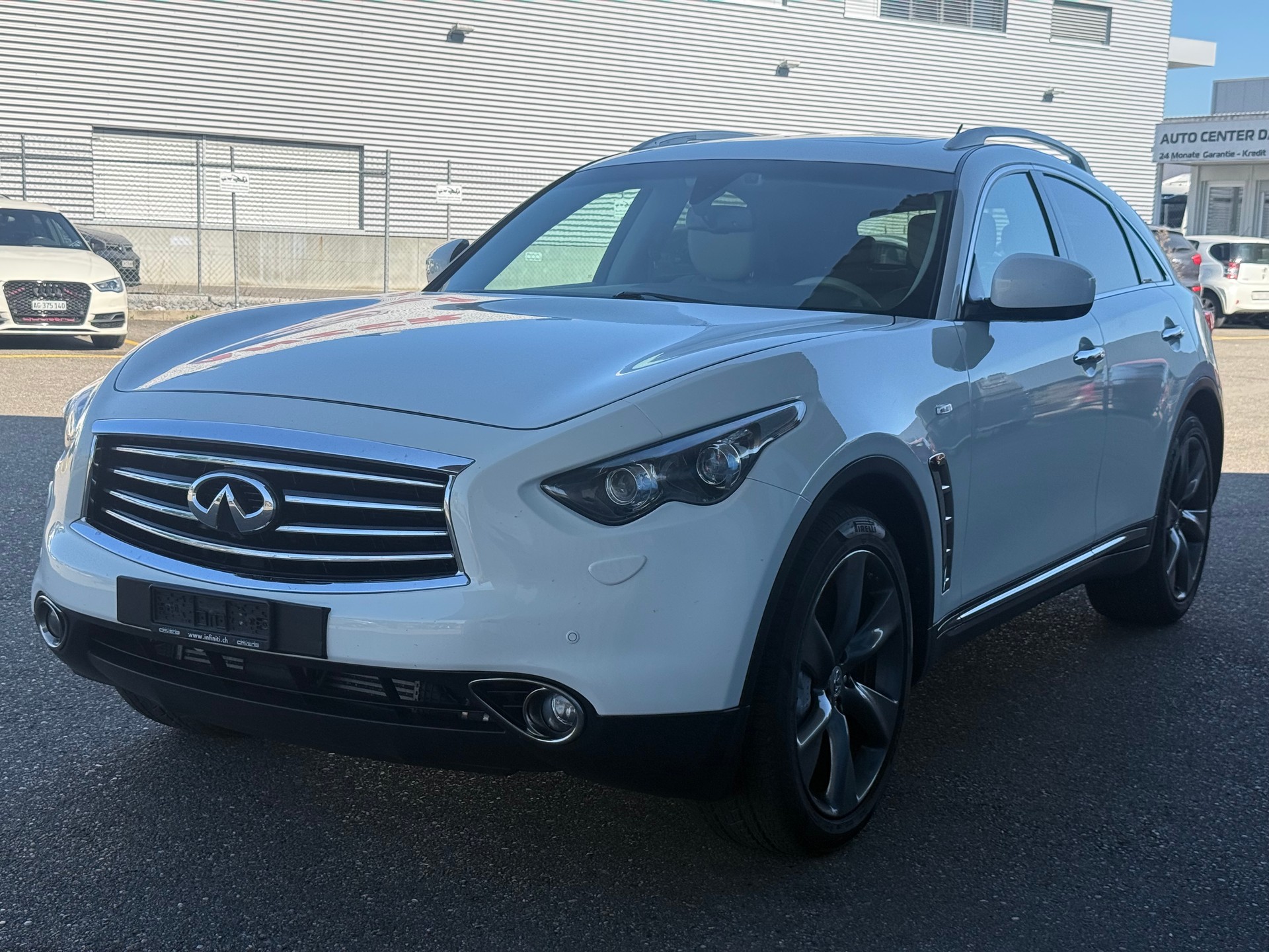 INFINITI QX70 3.0d S Premium AWD Automatic-image-0