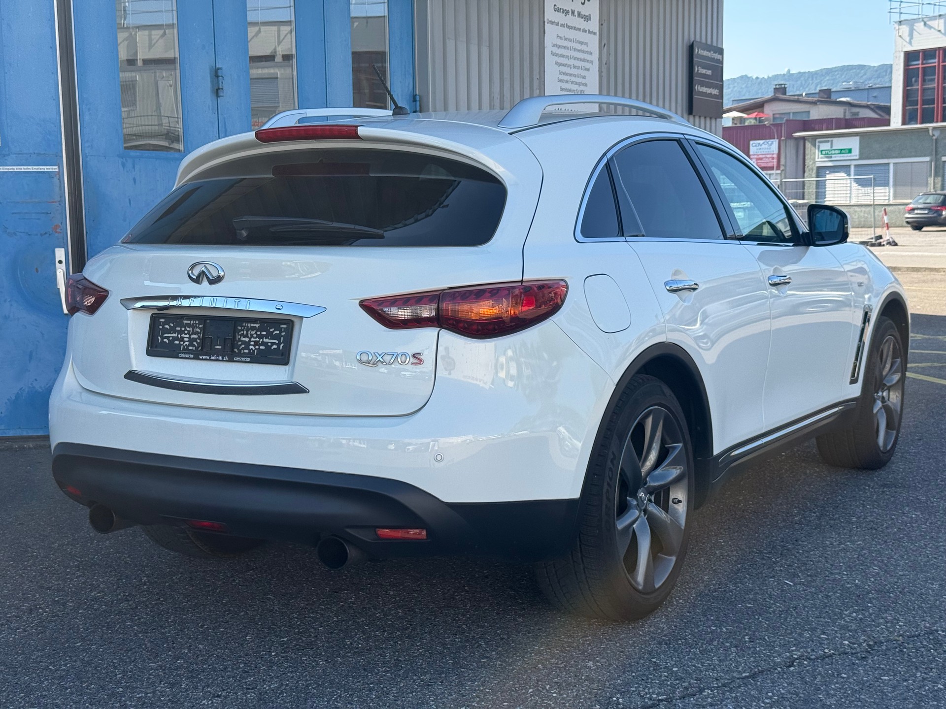 INFINITI QX70 3.0d S Premium AWD Automatic-image-1