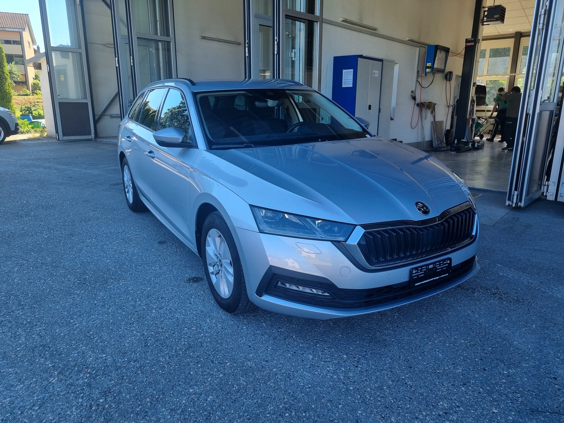 SKODA Octavia Combi 2.0 TDI DSG Ambition 4x4-image-1