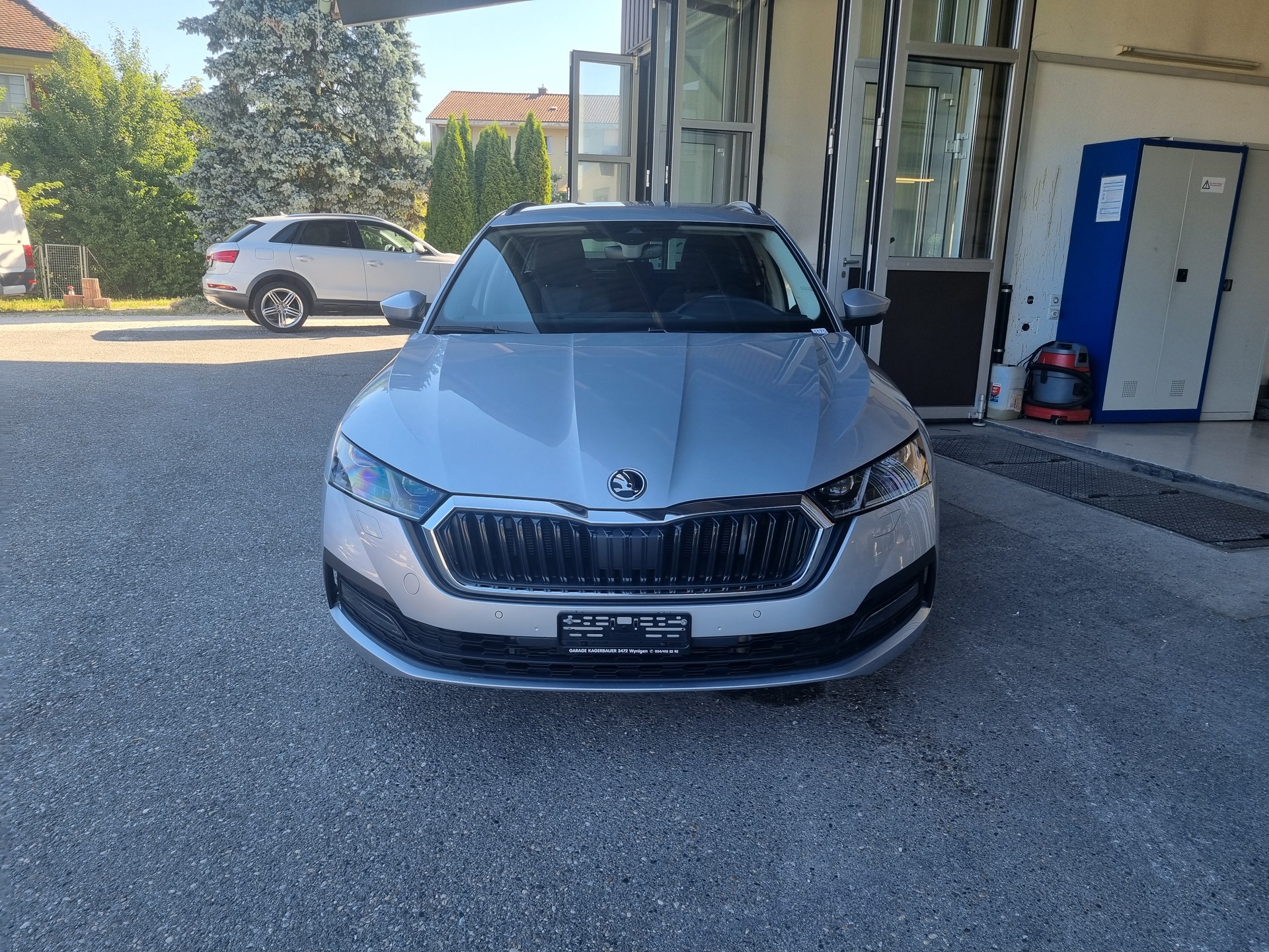 SKODA Octavia Combi 2.0 TDI DSG Ambition 4x4-image-0