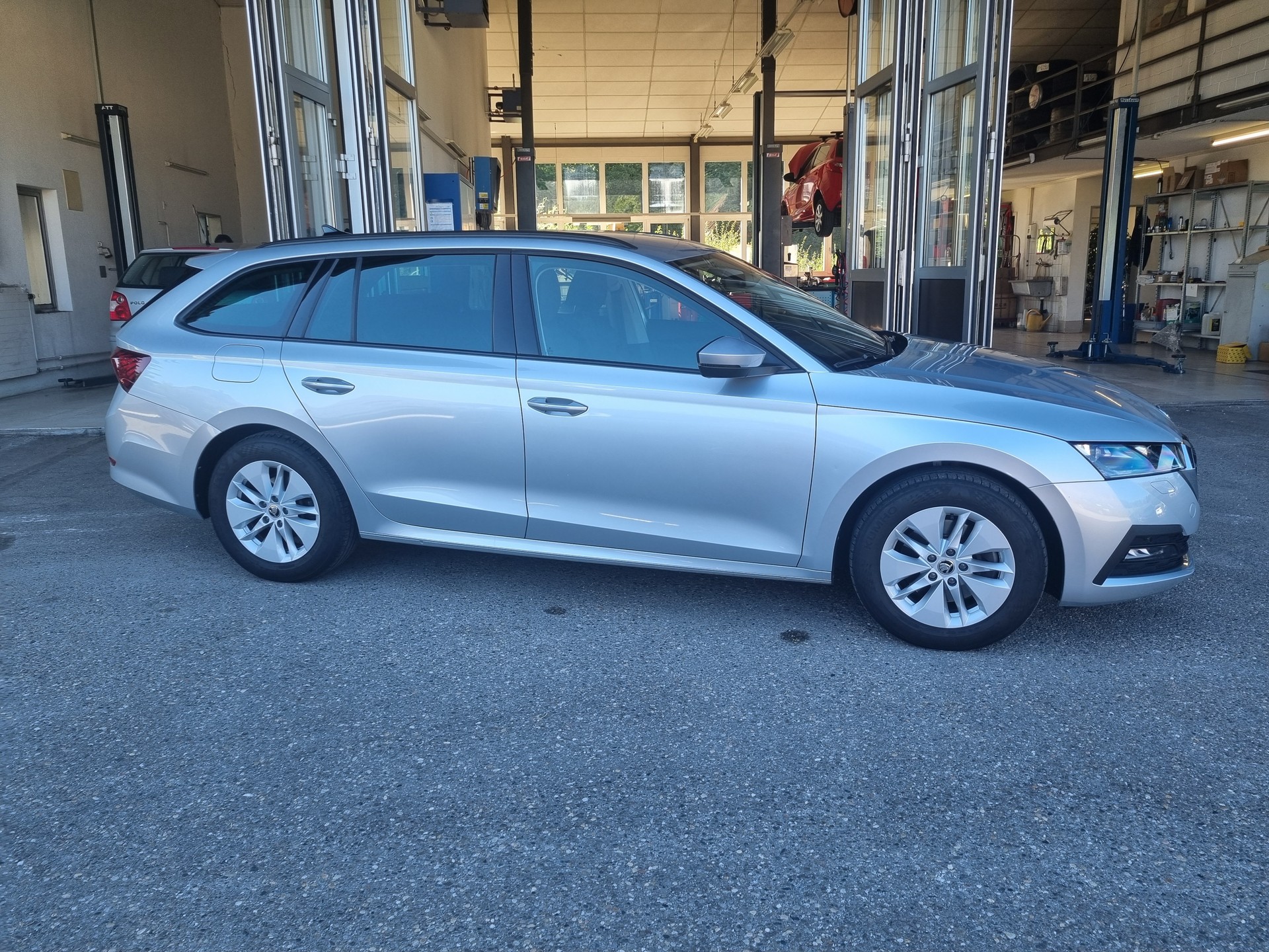 SKODA Octavia Combi 2.0 TDI DSG Ambition 4x4-image-2