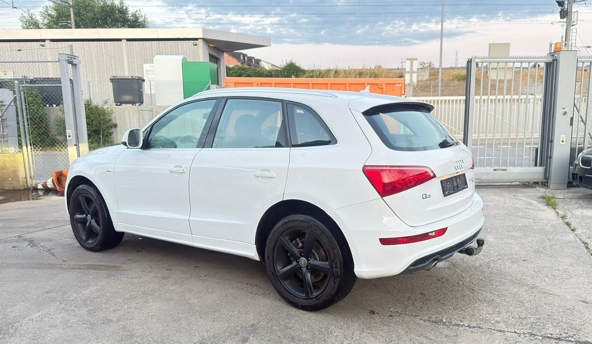 AUDI Q5 3.0 TDI quattro S-tronic-image-10