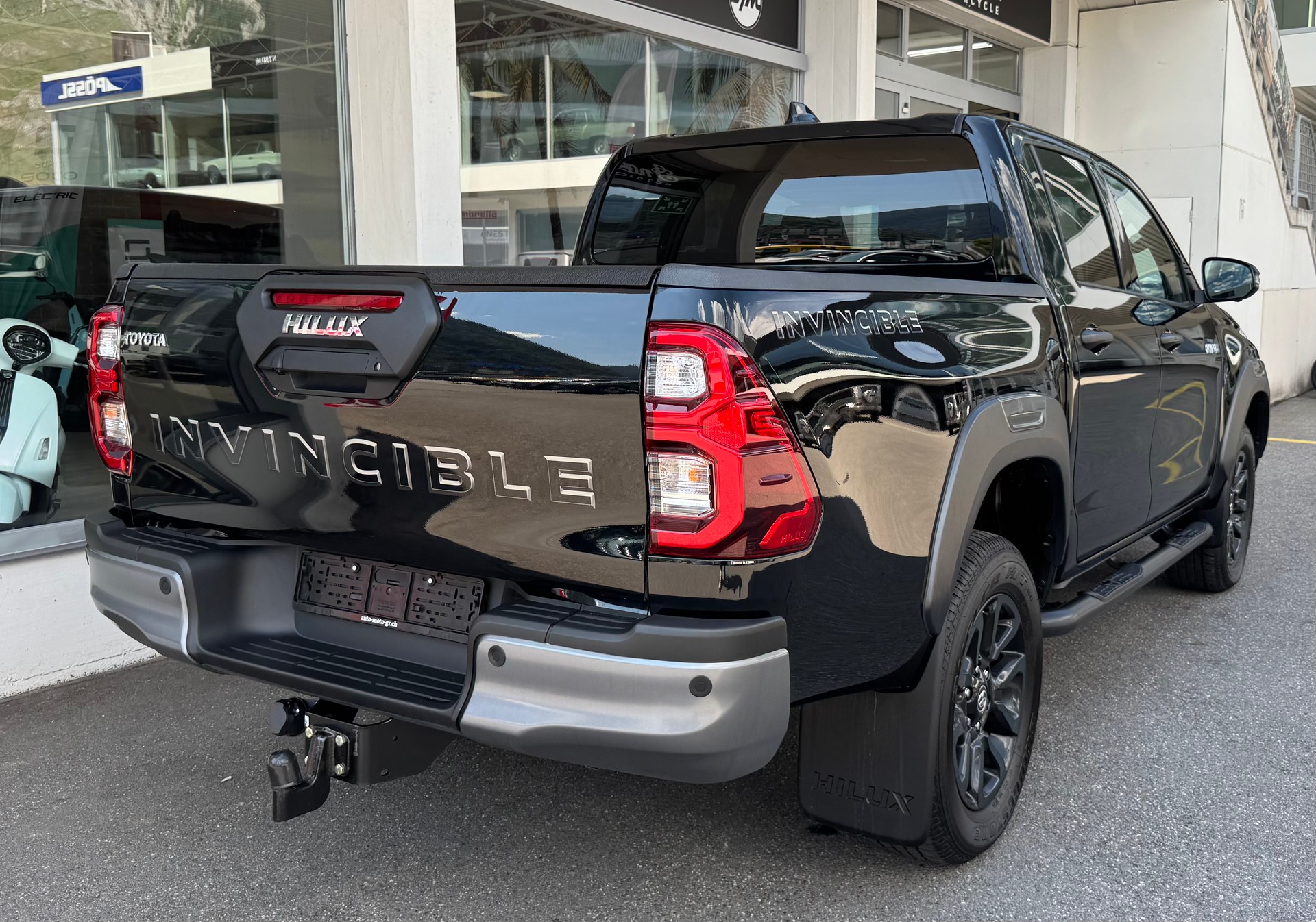 TOYOTA Hilux 2.8D-4D Invincible Double Cab 4x4 A-image-4