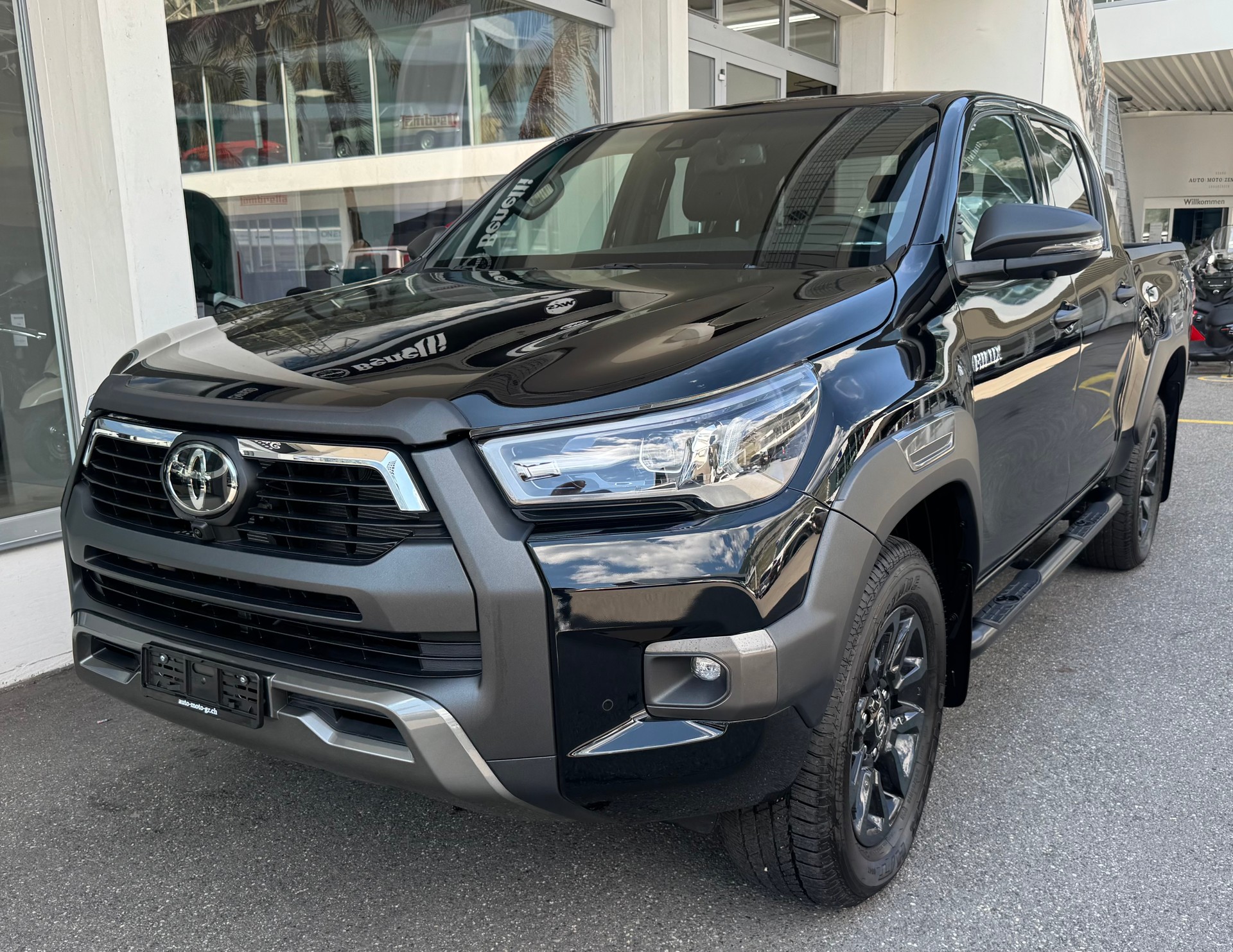 TOYOTA Hilux 2.8D-4D Invincible Double Cab 4x4 A-image-5