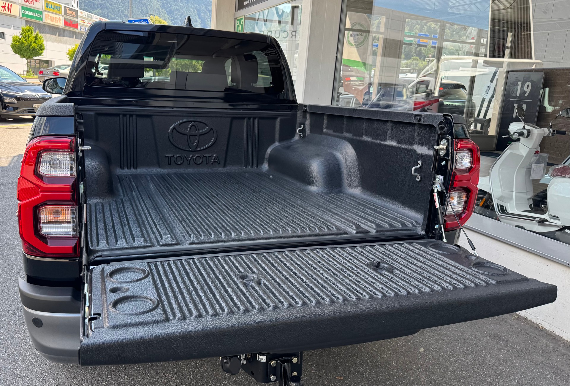 TOYOTA Hilux 2.8D-4D Invincible Double Cab 4x4 A-image-10