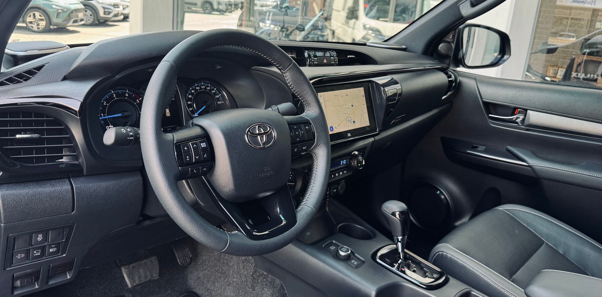 TOYOTA Hilux 2.8D-4D Invincible Double Cab 4x4 A-image-6