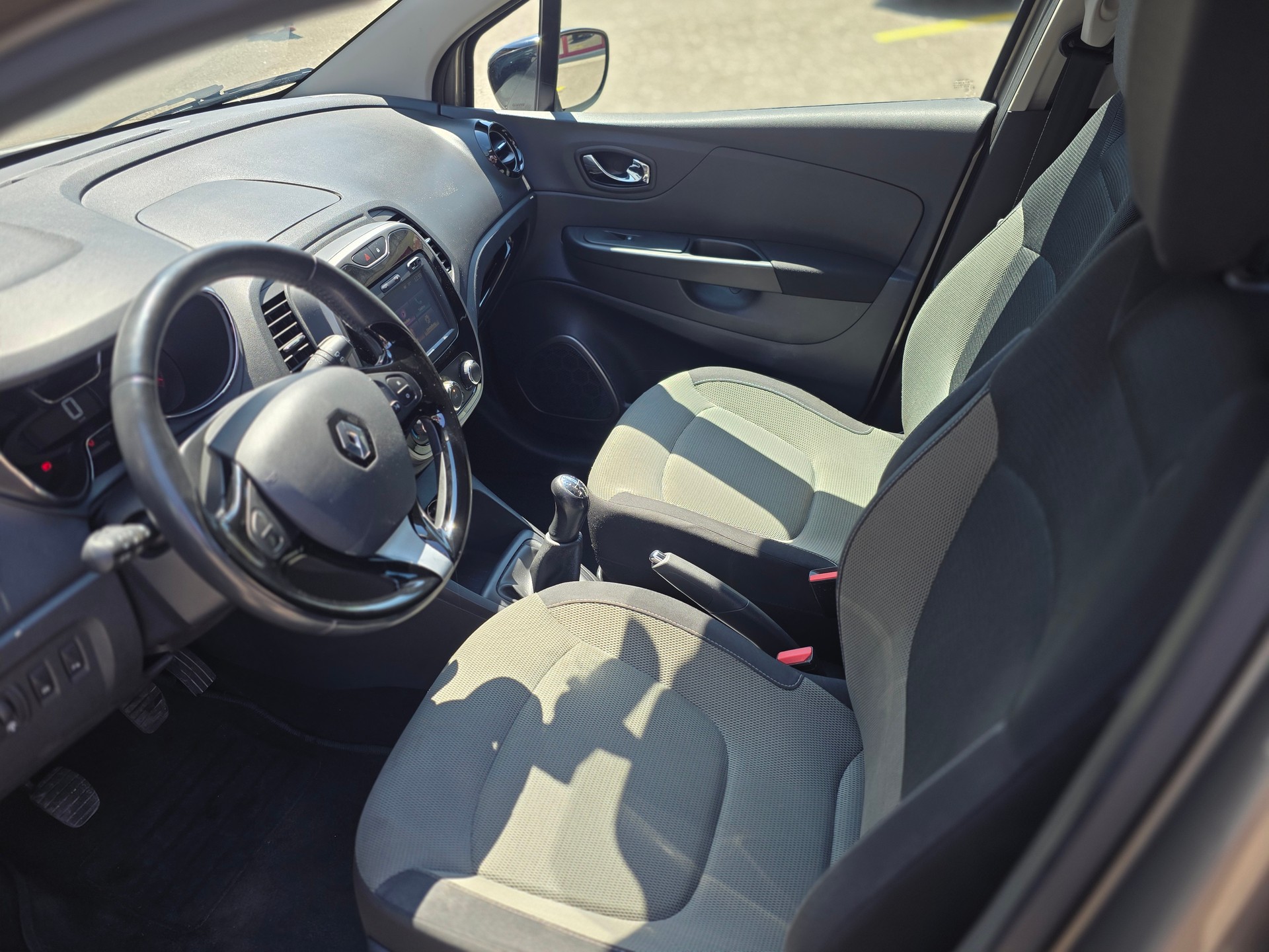 RENAULT Captur 0.9 12V Privilège-image-4