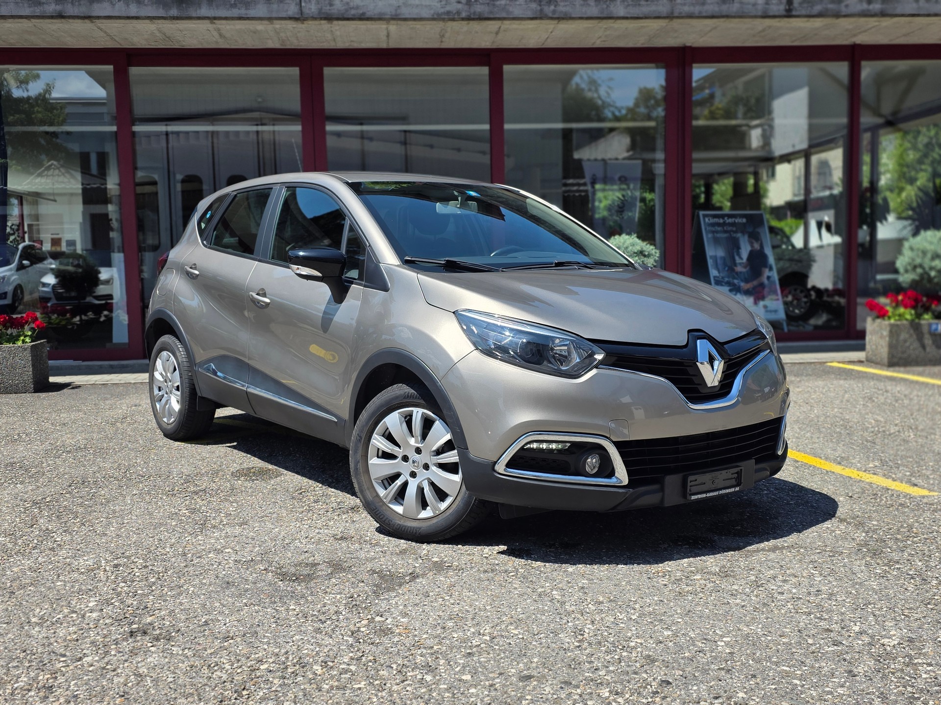 RENAULT Captur 0.9 12V Privilège-image-0