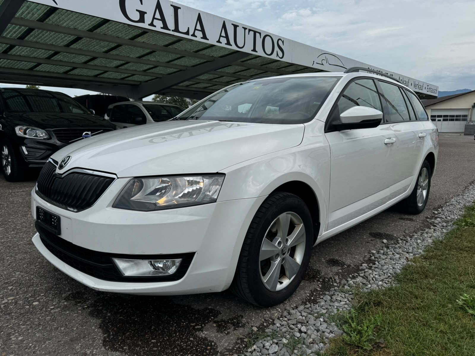 SKODA Octavia Combi 2.0 TDI Ambition 4x4-image-0