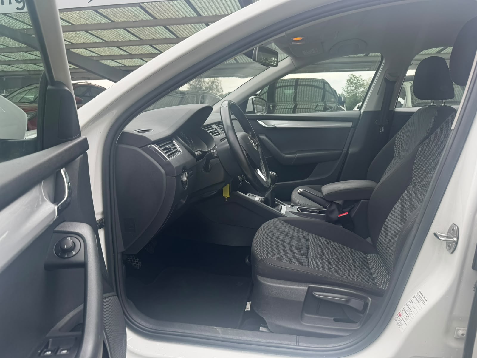 SKODA Octavia Combi 2.0 TDI Ambition 4x4-image-7