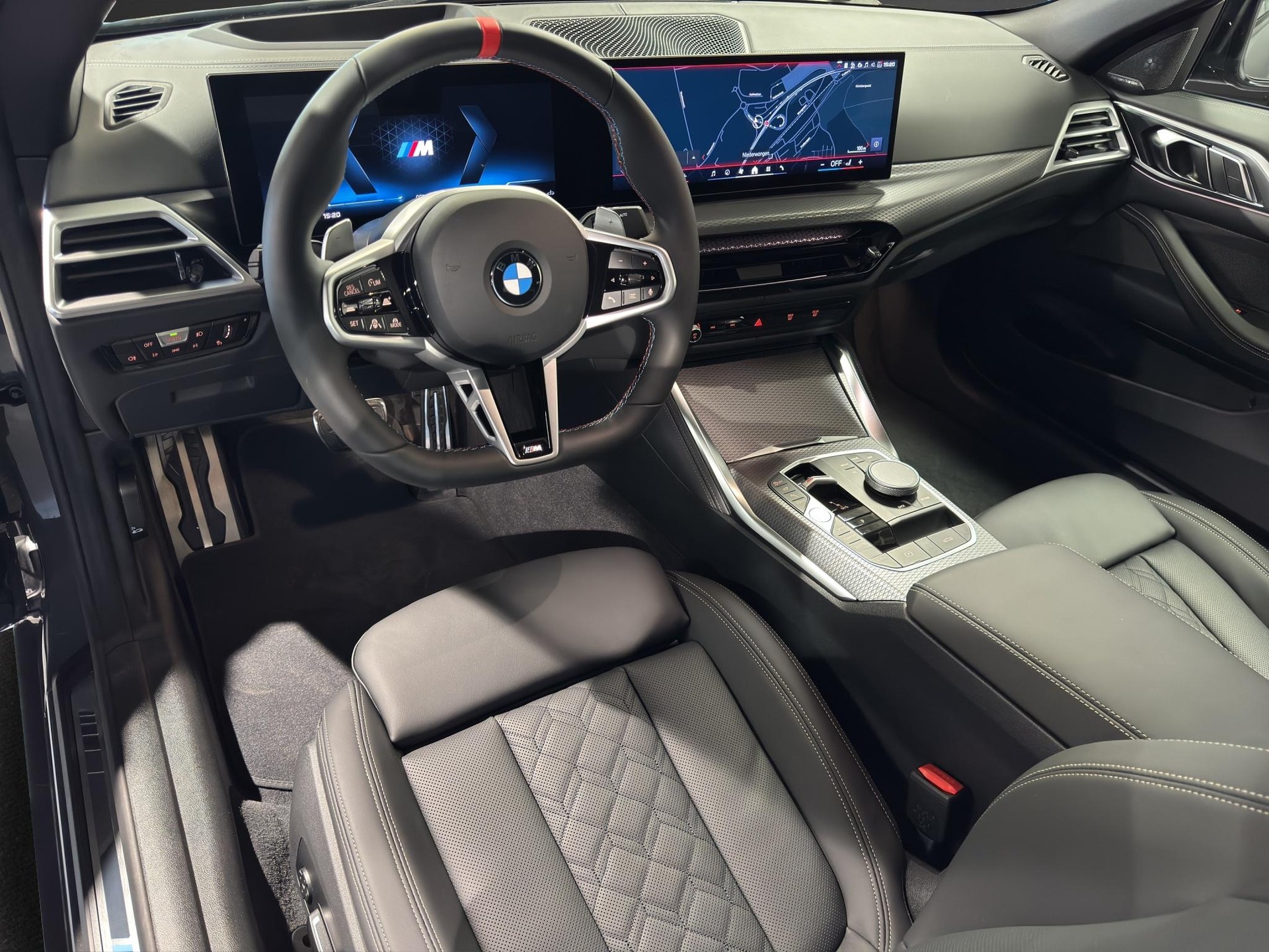 BMW M440i xDrive Cabrio-image-7