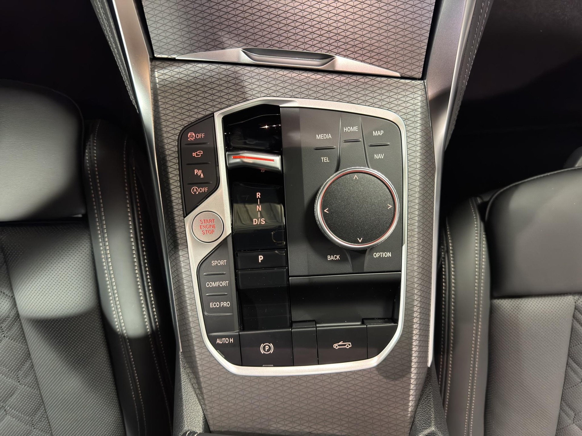 BMW M440i xDrive Cabrio-image-9