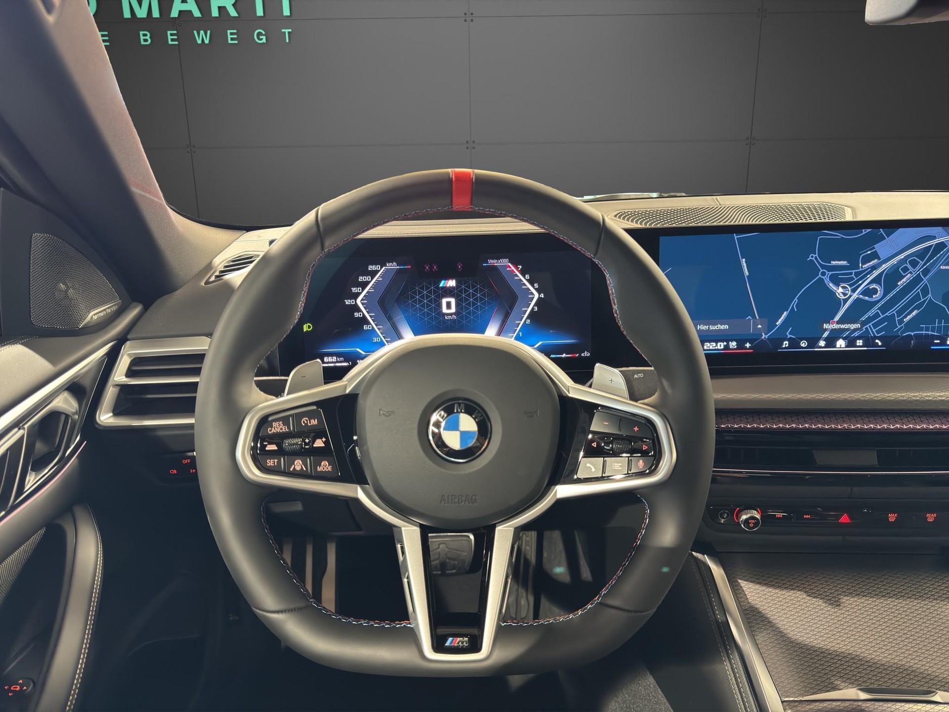 BMW M440i xDrive Cabrio-image-13
