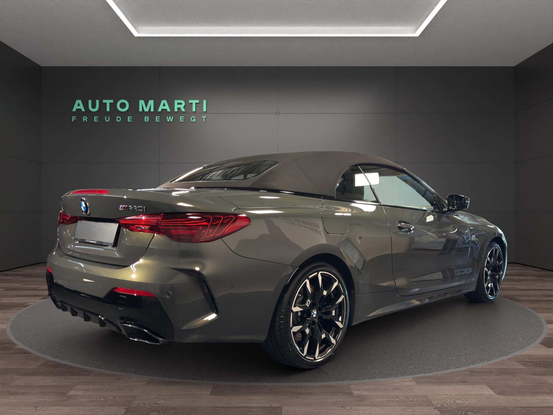 BMW M440i xDrive Cabrio-image-3