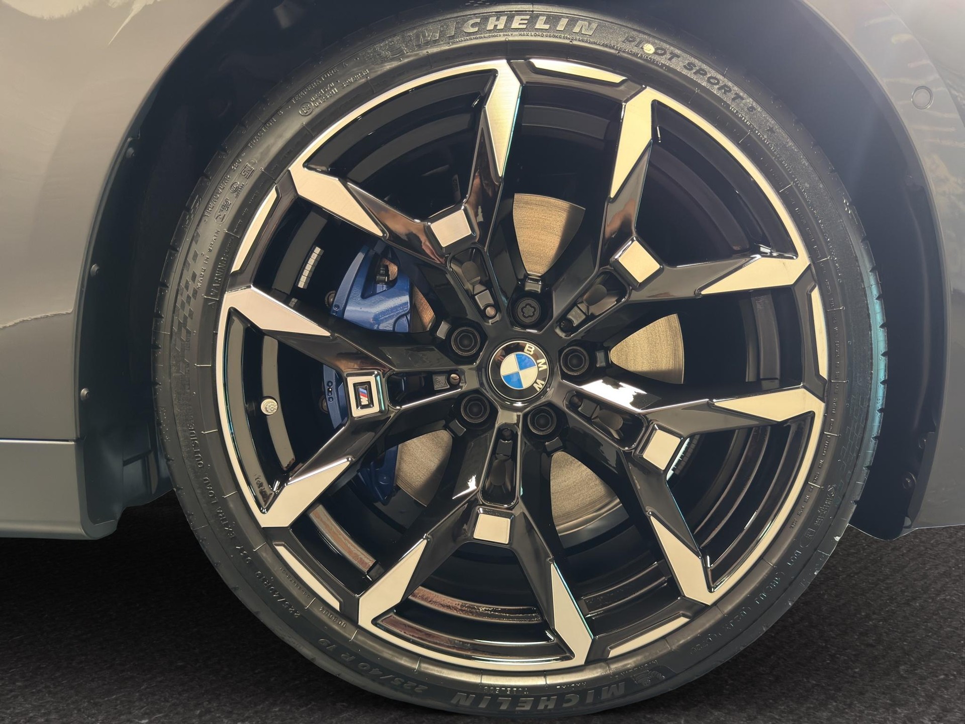 BMW M440i xDrive Cabrio-image-14