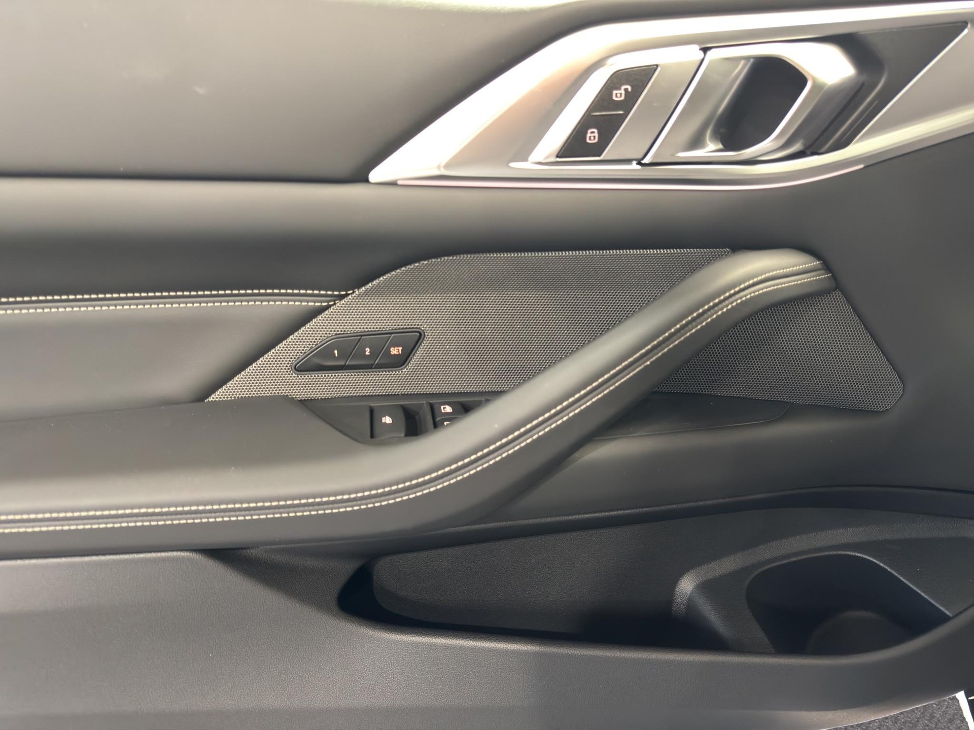 BMW M440i xDrive Cabrio-image-11