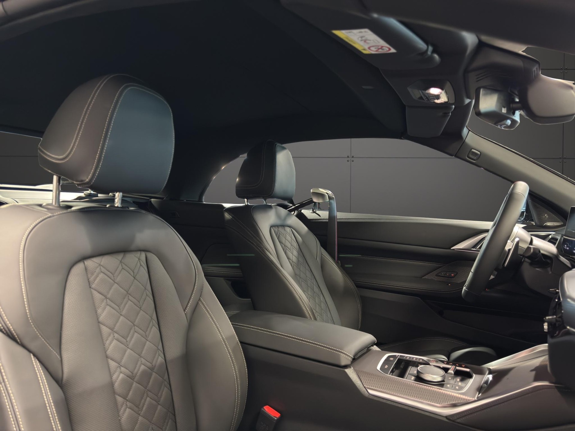 BMW M440i xDrive Cabrio-image-17