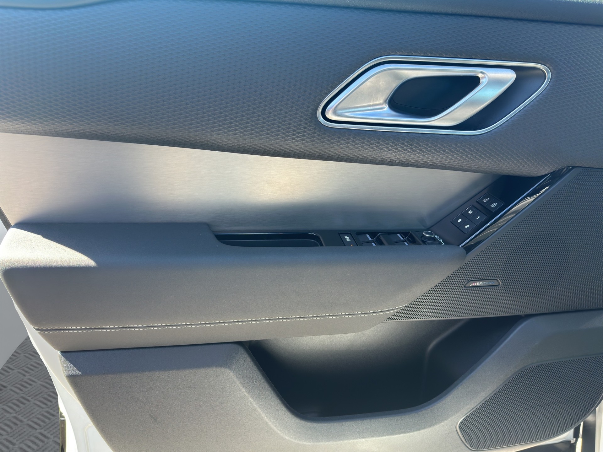 LAND ROVER Range Rover Velar R-Dynamic D 200 SE Automatic Bi-Color-image-8
